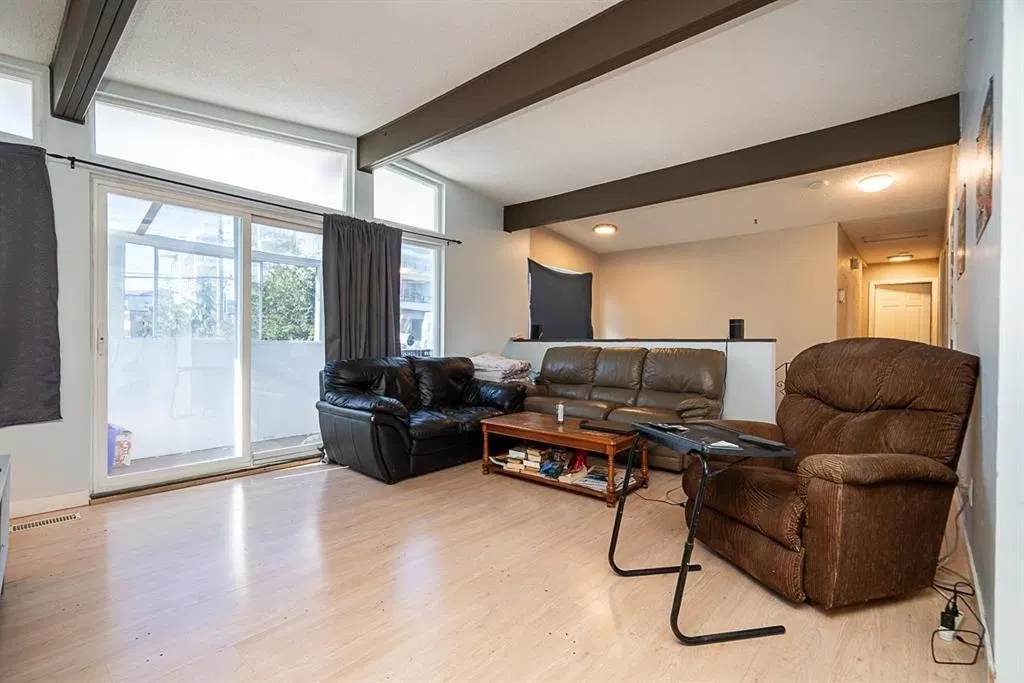 Photo 5 of 26 at 11900 Burnett Street