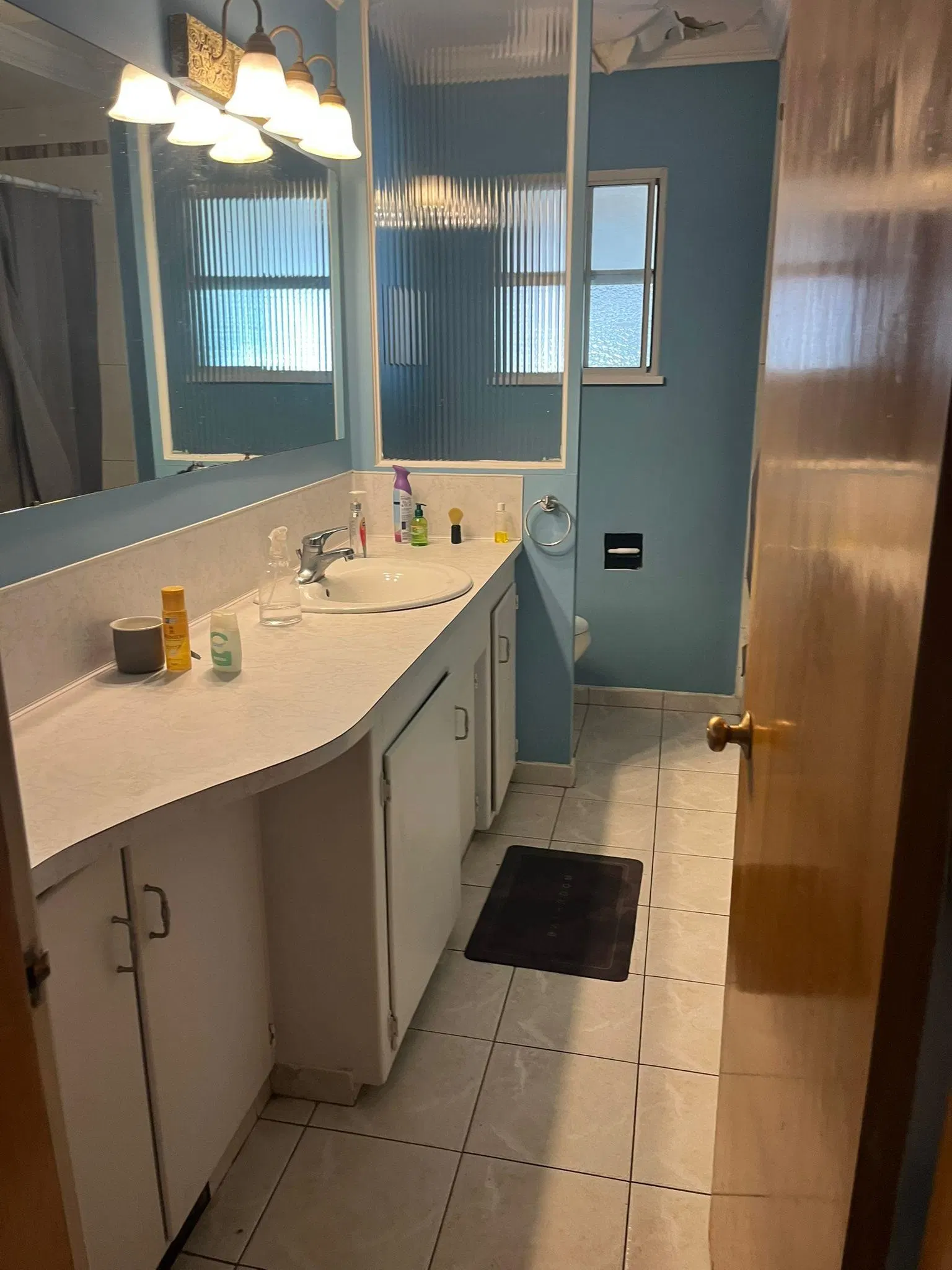 Photo 5 of 15 at 5010 Lorraine Avenue
