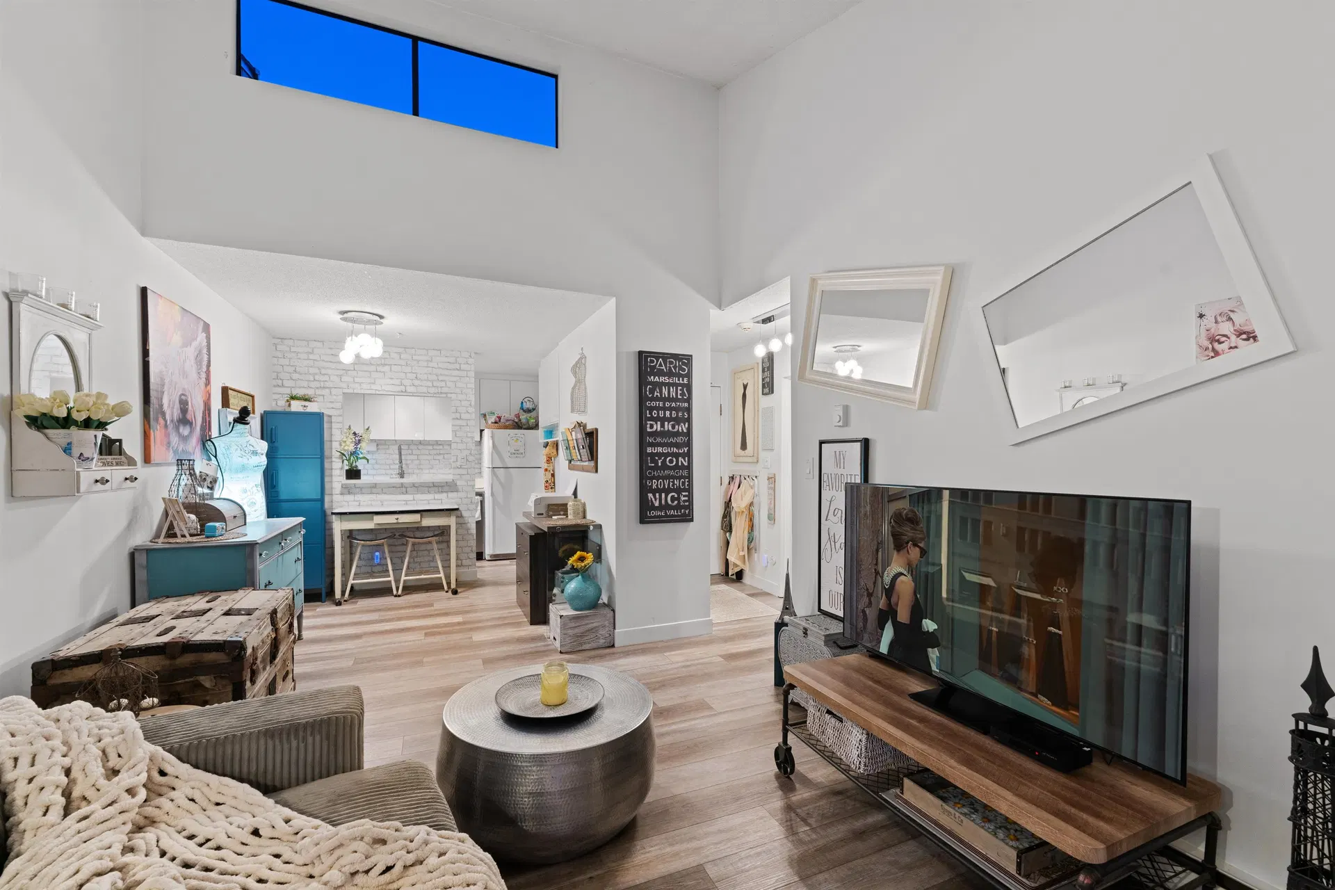 Photo 1 of 40 at #401 – 2173 W 6 Avenue