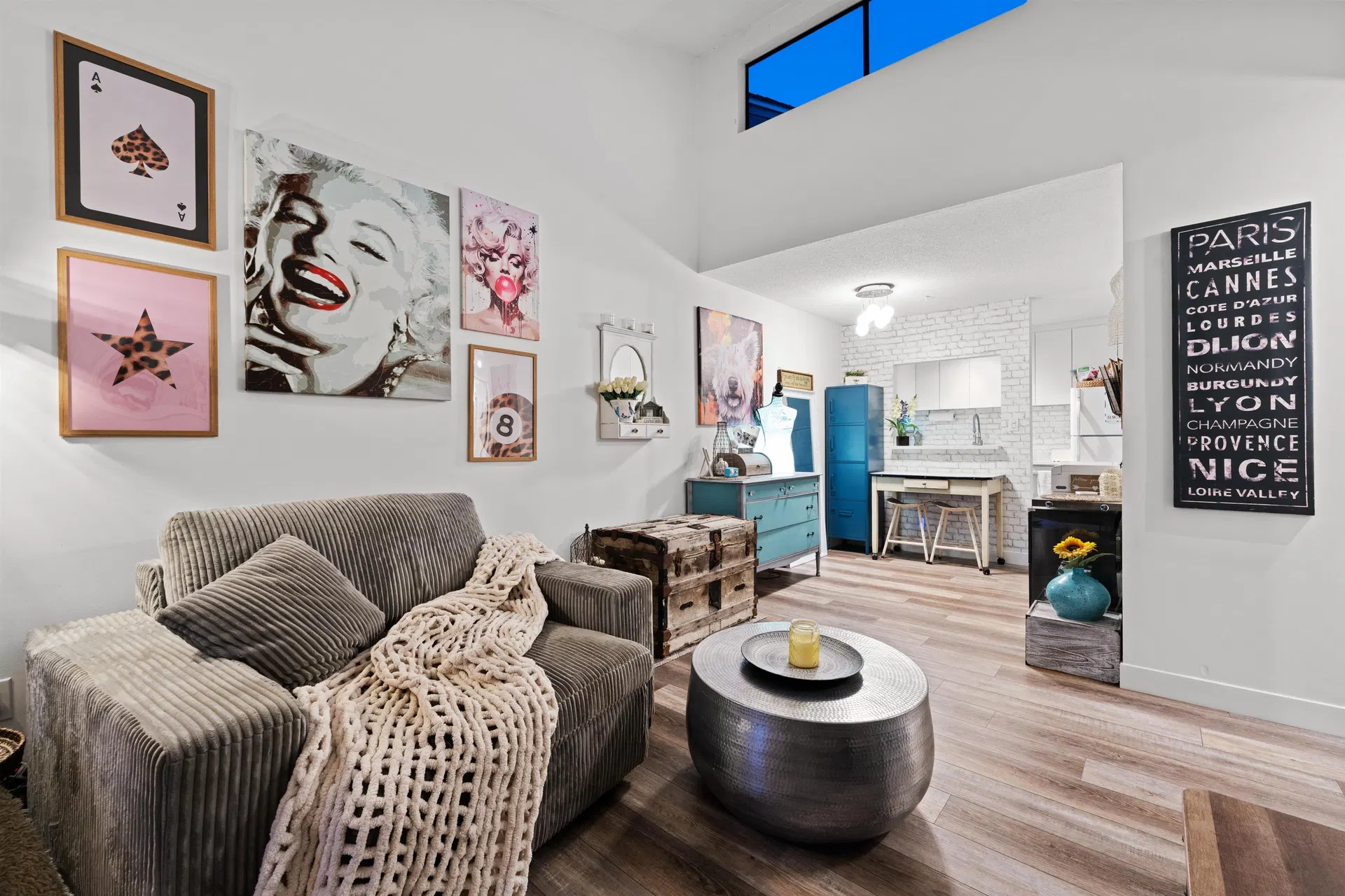 Photo 2 of 40 at #401 – 2173 W 6 Avenue