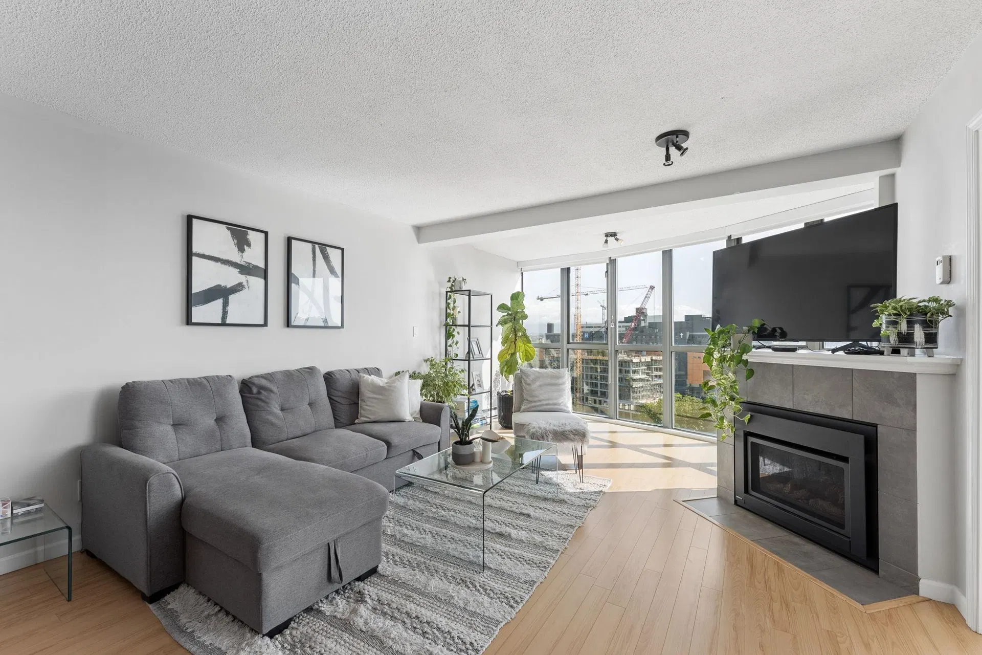 Photo 2 of 36 at #1603 – 1128 Quebec Street