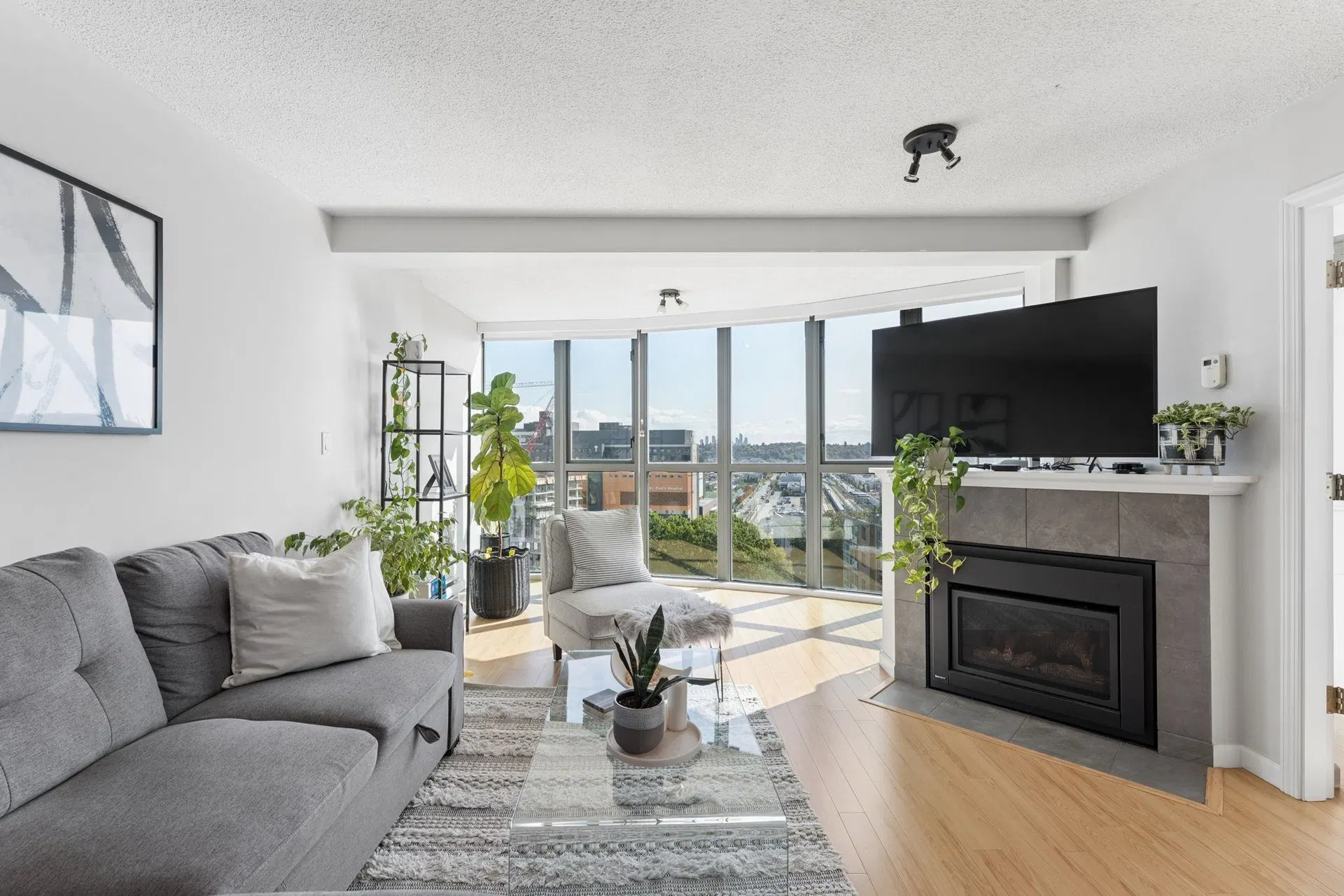 Photo 3 of 36 at #1603 – 1128 Quebec Street