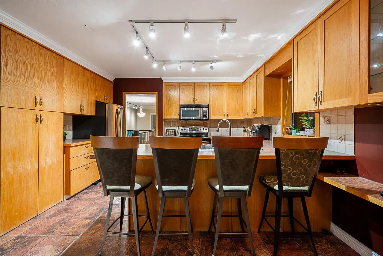 Photo 5 of 29 at 949 Lynwood Avenue