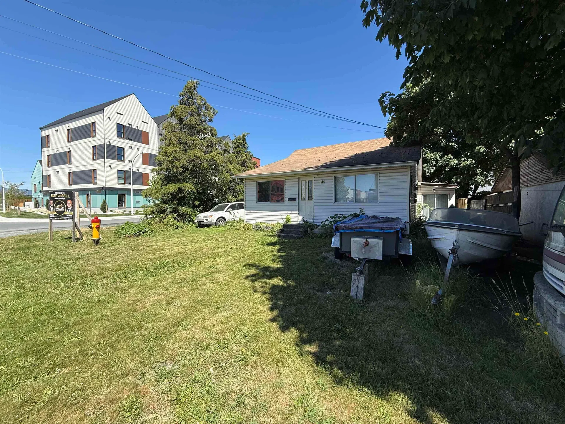 Photo 4 of 8 at 45871 Rowat Avenue