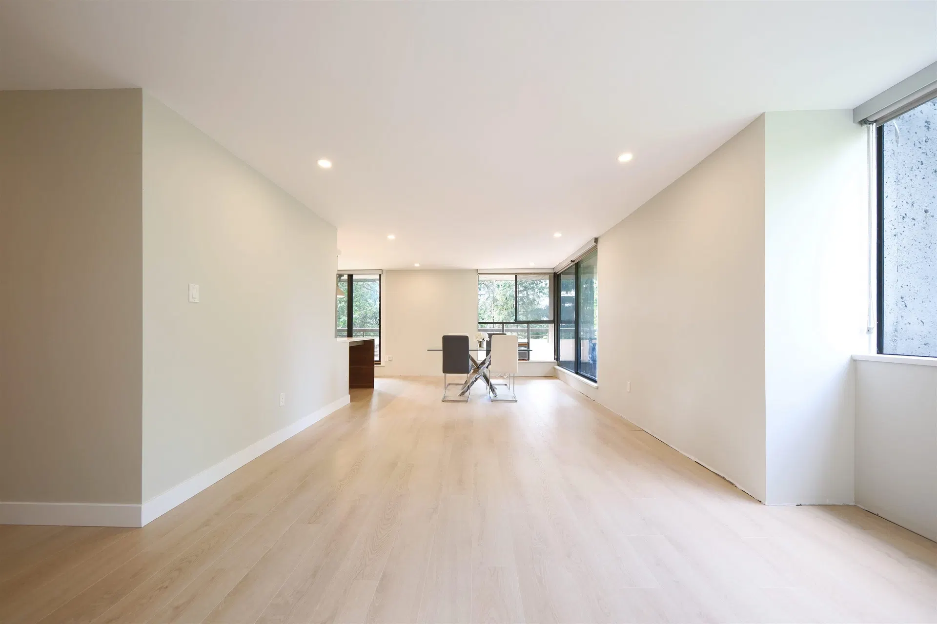 Photo 5 of 32 at #504 – 3737 Bartlett Court