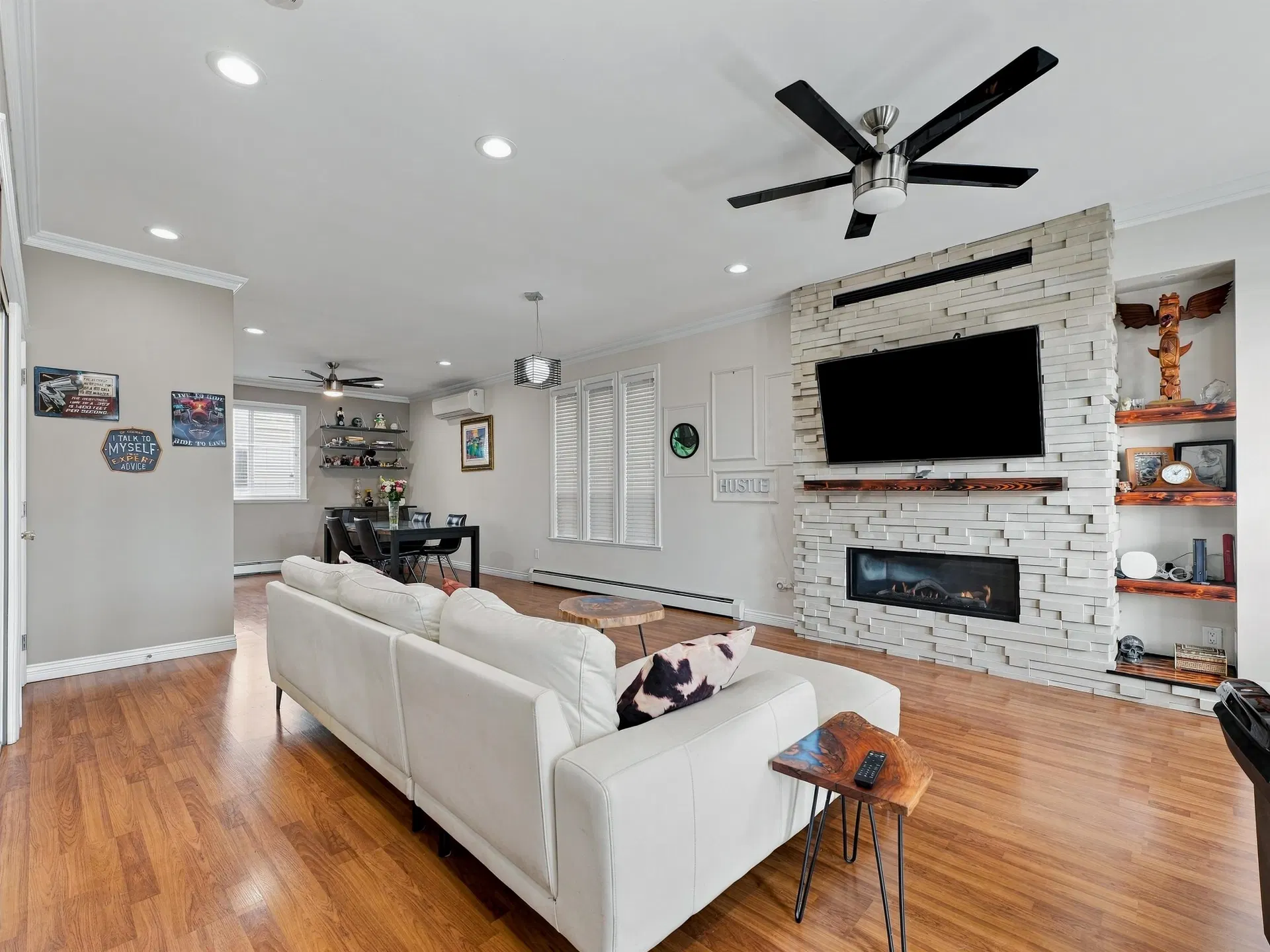 Photo 4 of 32 at 6959 192 Street
