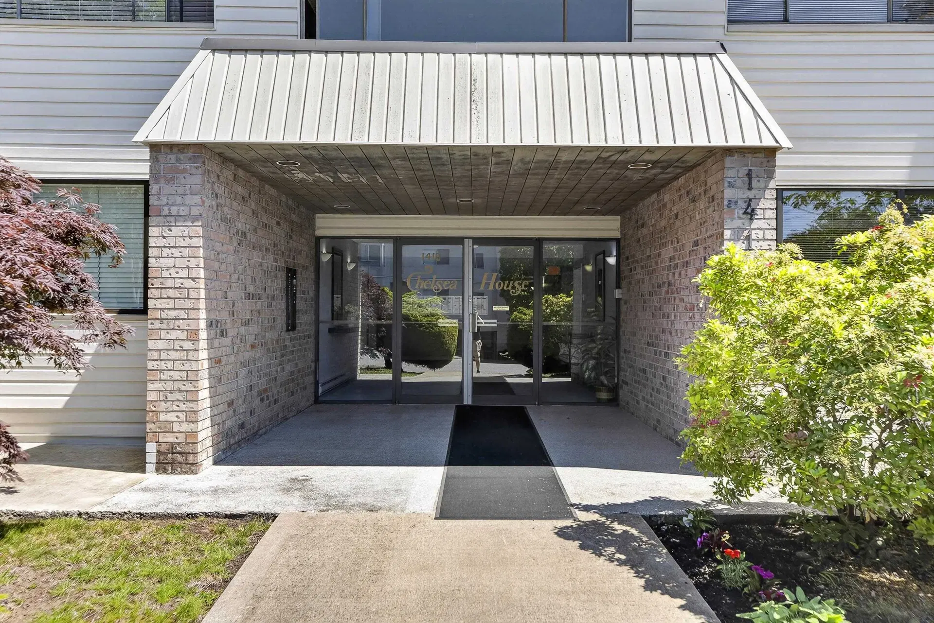 Photo 3 of 28 at #203 – 1410 Blackwood Street