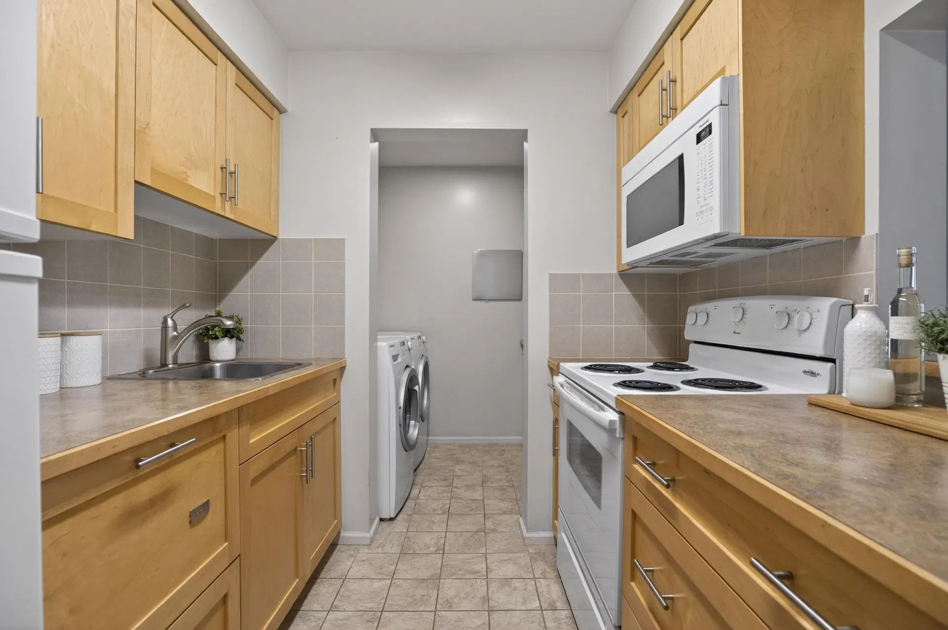 Photo 4 of 28 at #203 – 1410 Blackwood Street