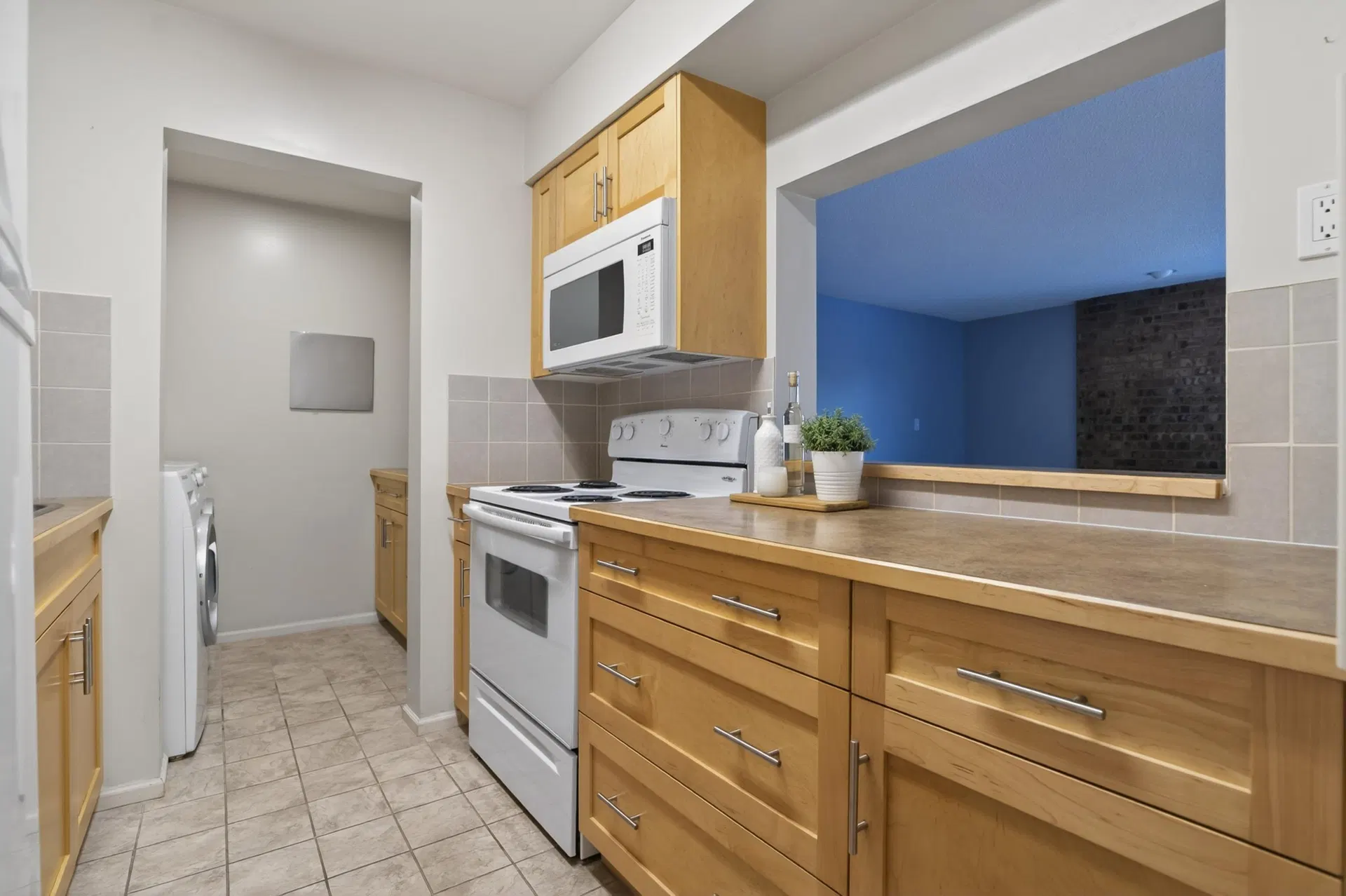 Photo 5 of 28 at #203 – 1410 Blackwood Street