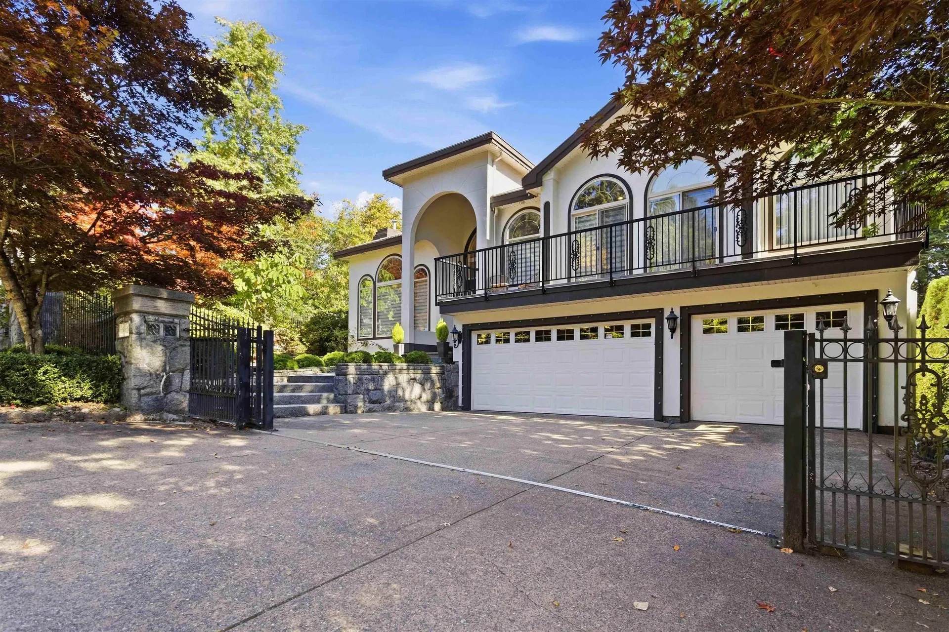 Photo 3 of 40 at 3339 Plateau Boulevard