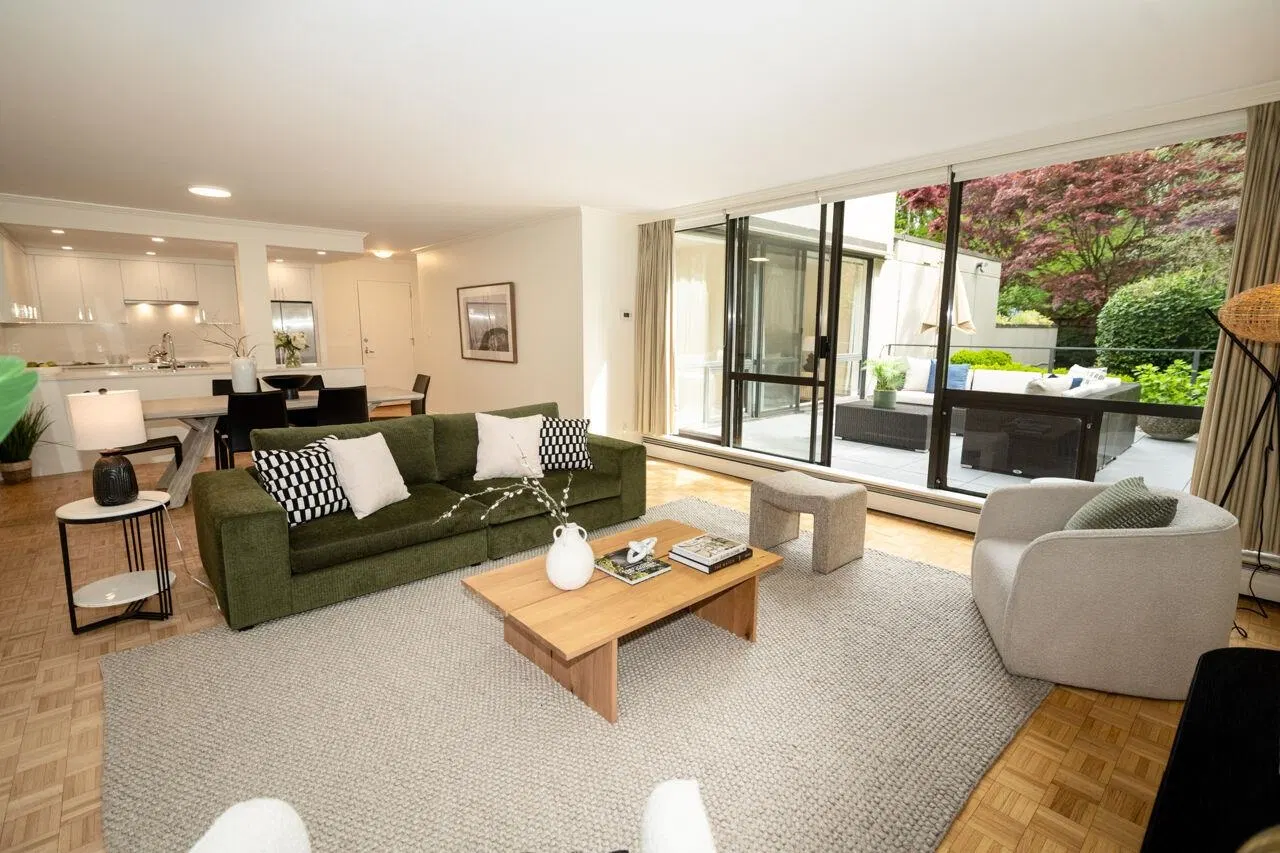 Photo 2 of 21 at #311 – 4900 Cartier Street