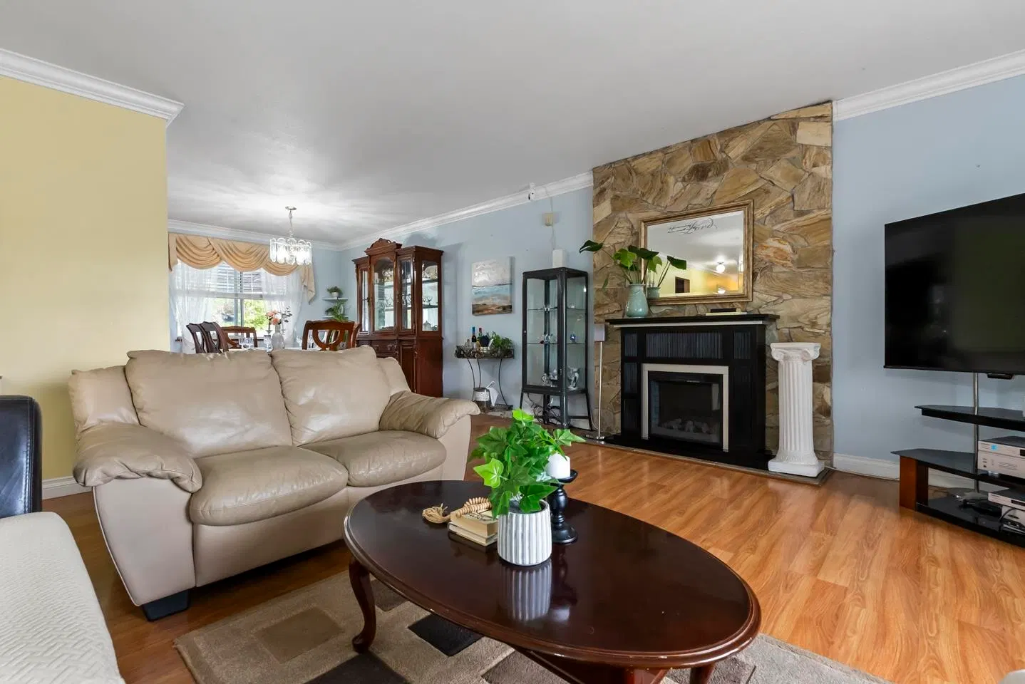 Photo 4 of 40 at 8825 160 Street
