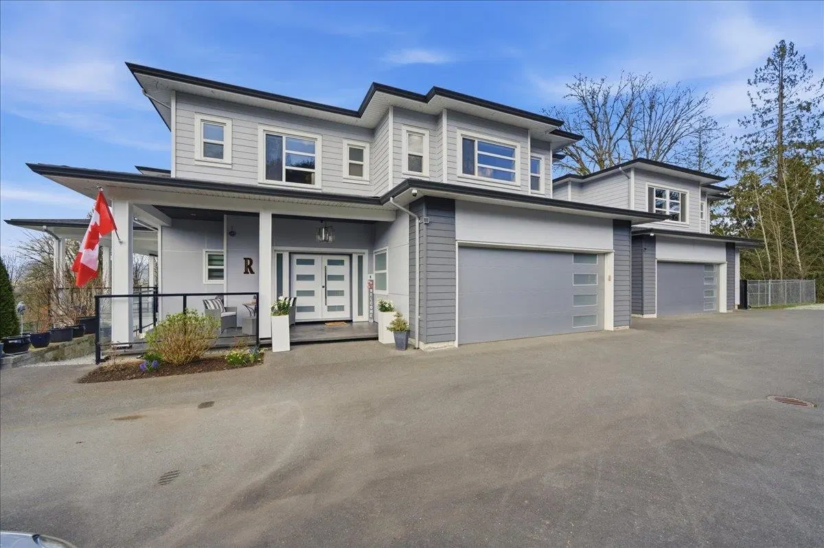 Photo 2 of 40 at 25507 Bosonworth Avenue