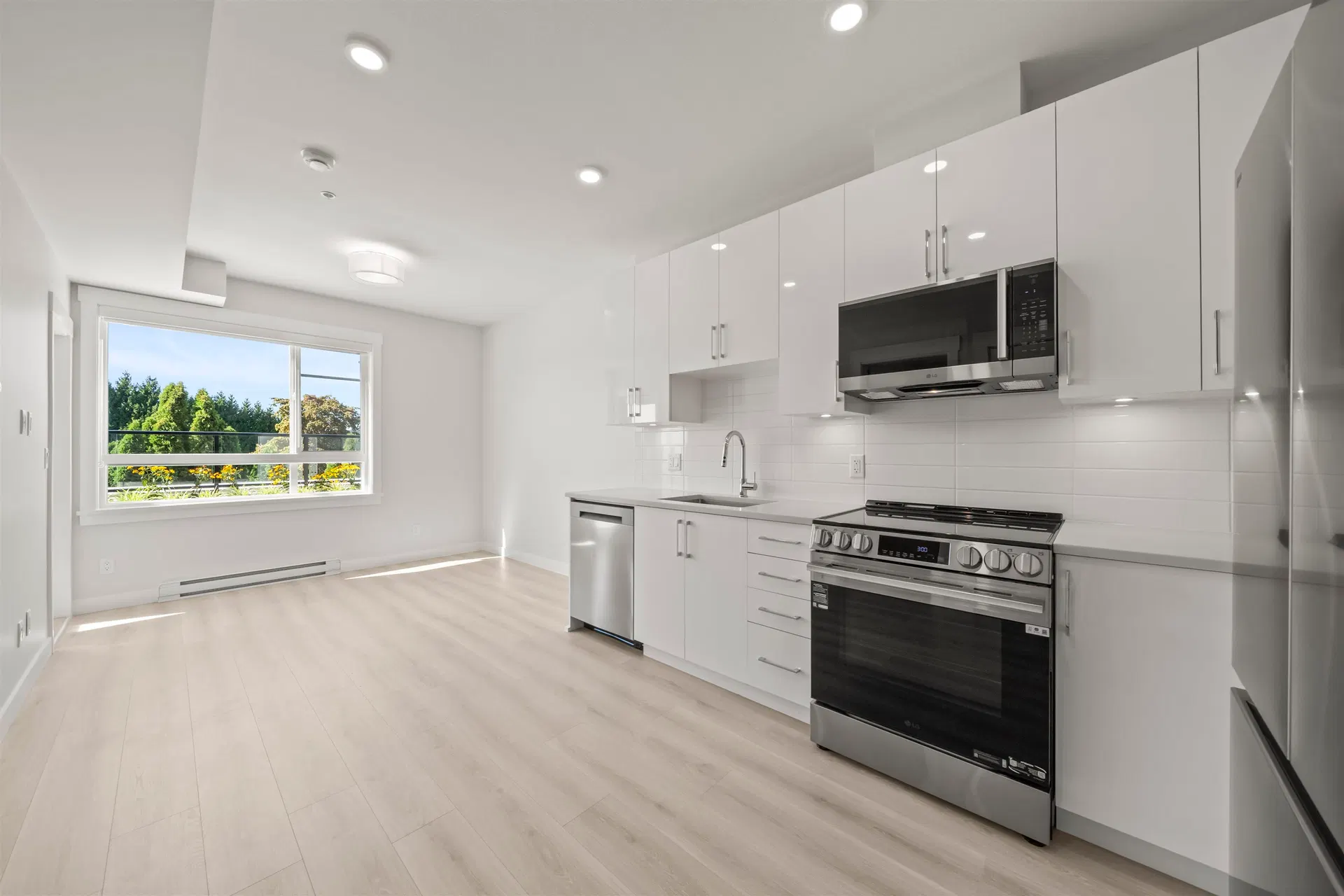 Photo 2 of 33 at #602 – 8423 Cedar Street