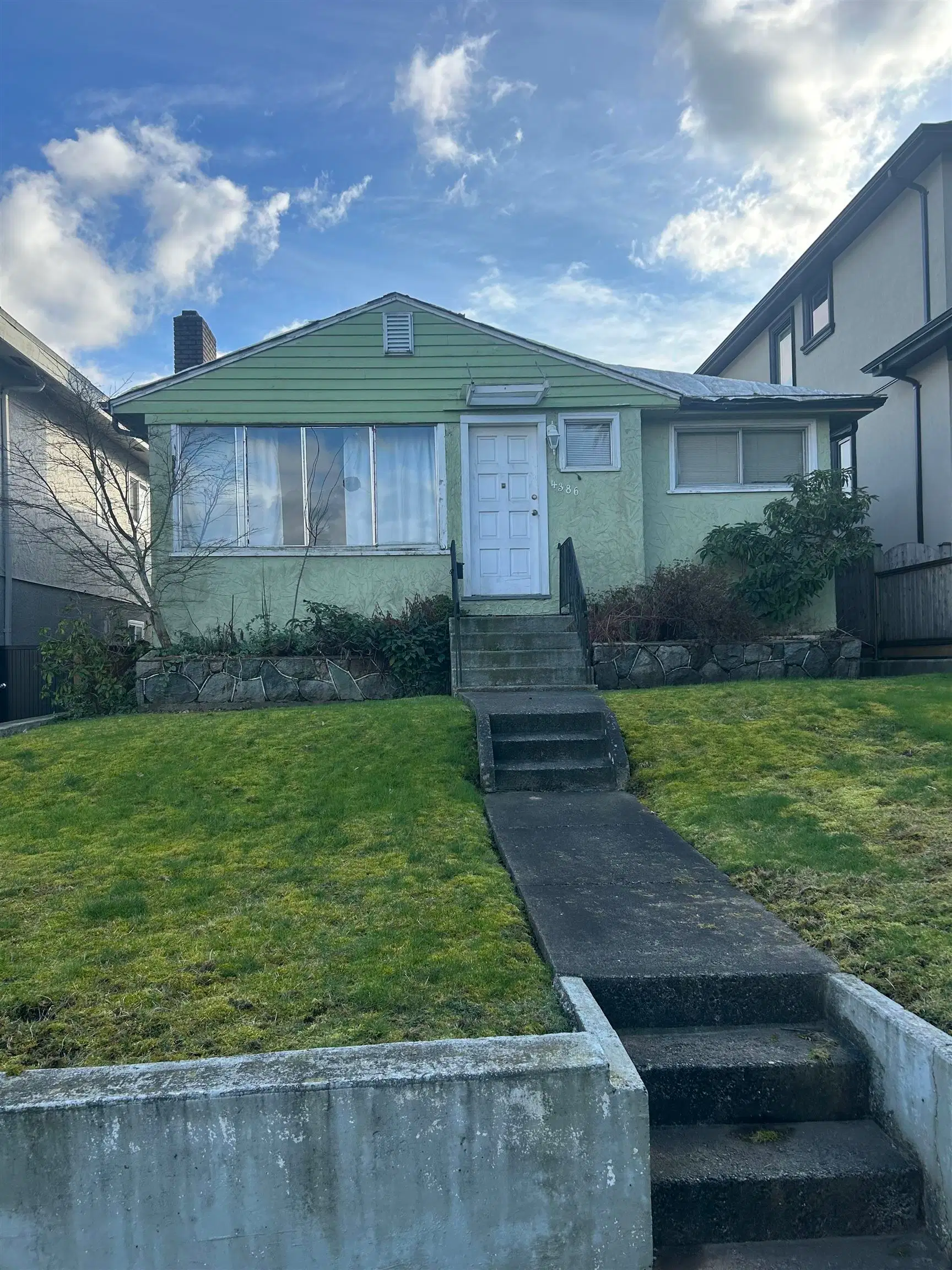 4386 Oxford Street