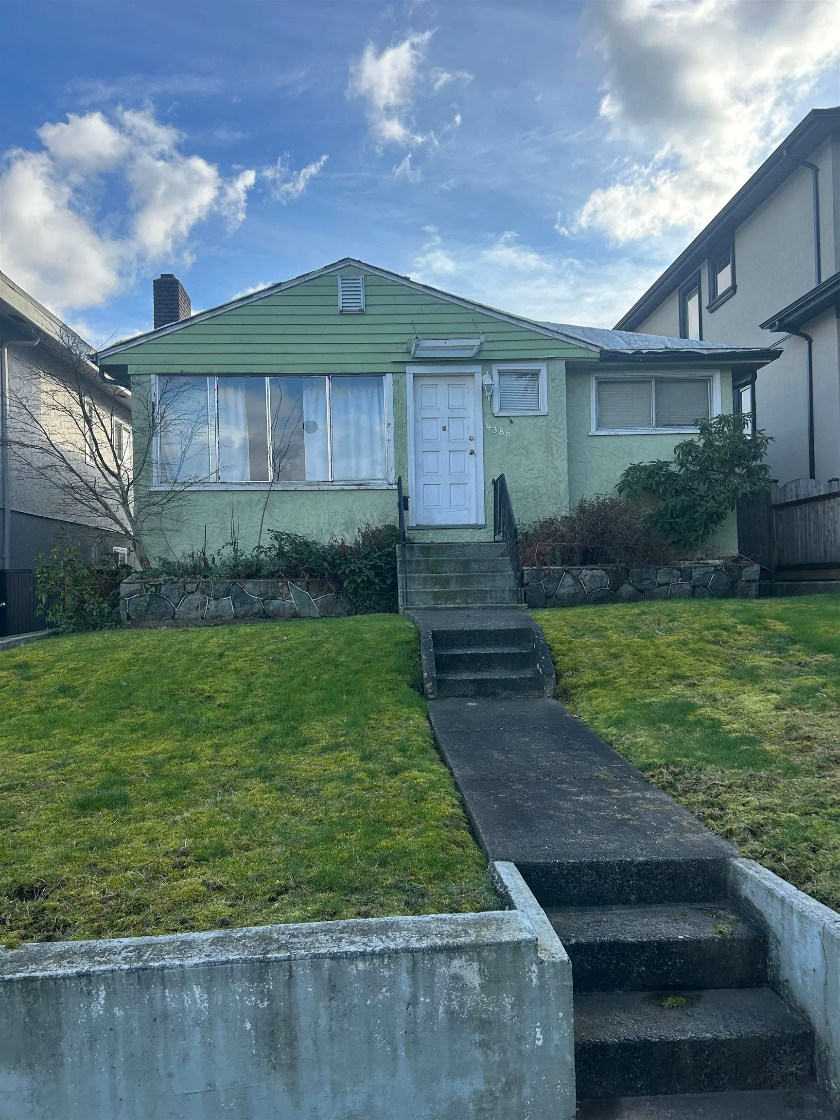 4386 Oxford Street