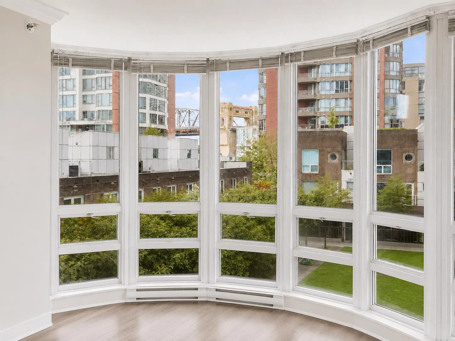 Photo 4 of 30 at #404 – 1501 Howe Street