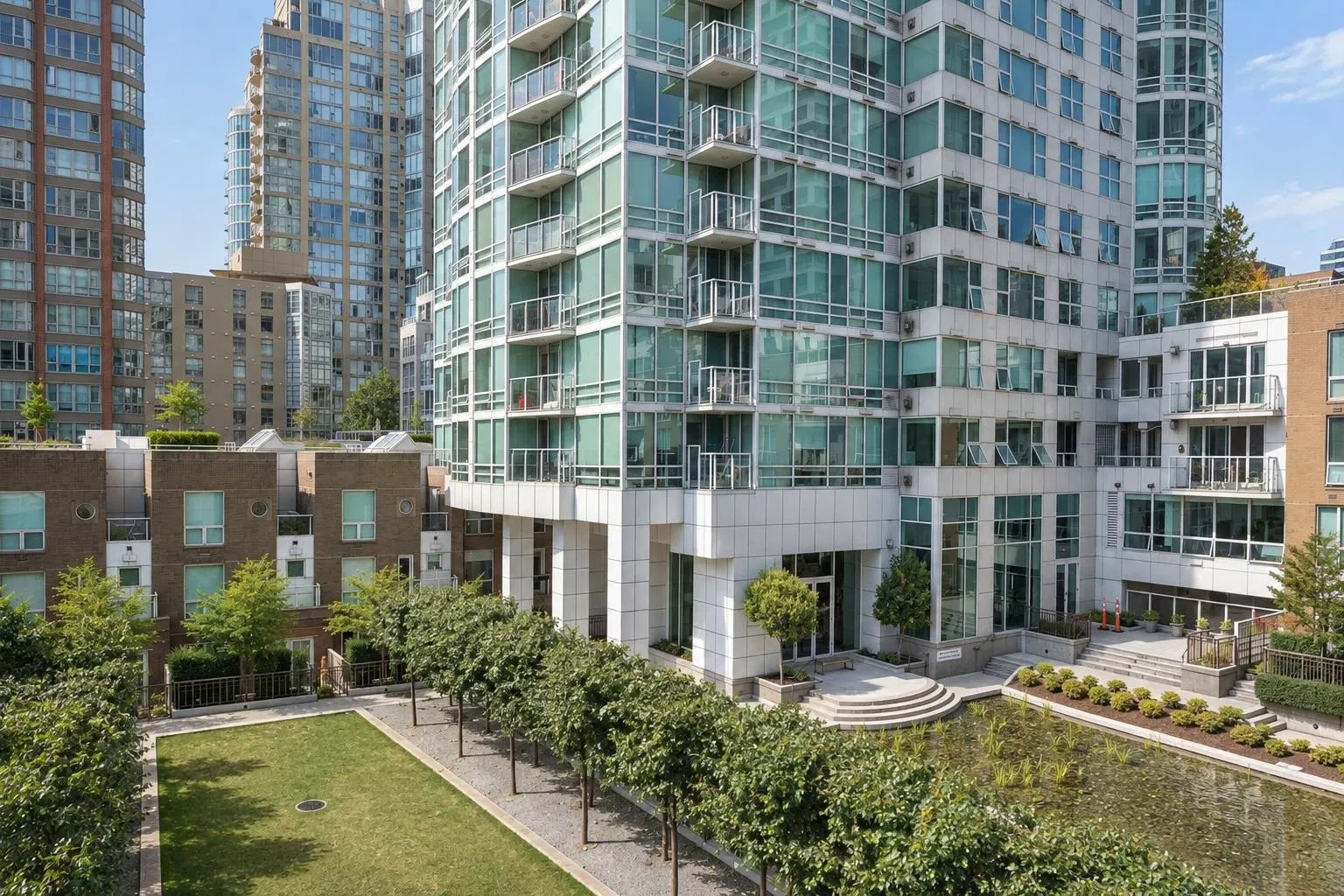 Photo 5 of 30 at #404 – 1501 Howe Street