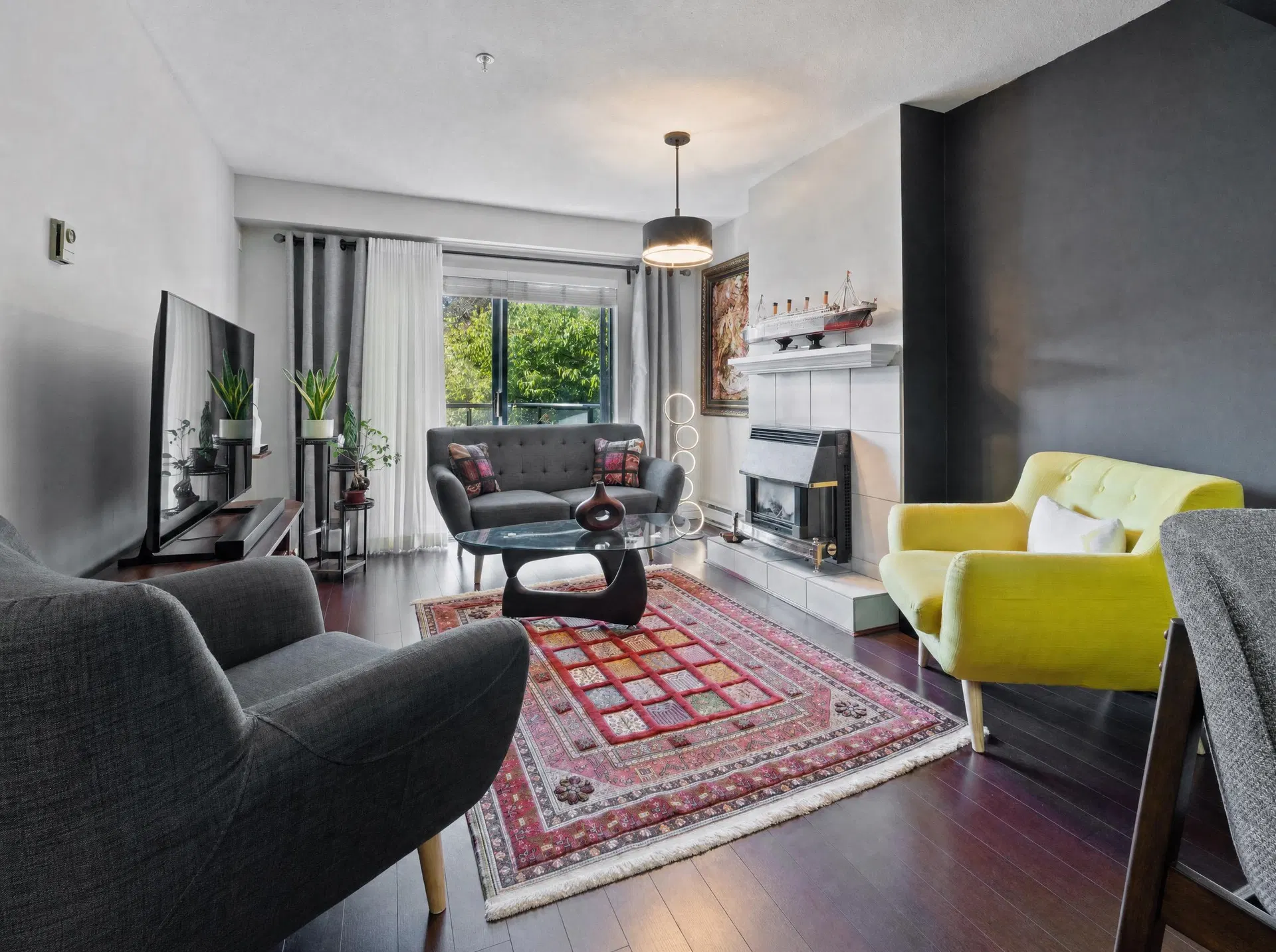 Photo 1 of 18 at #203 – 988 W 16th Avenue