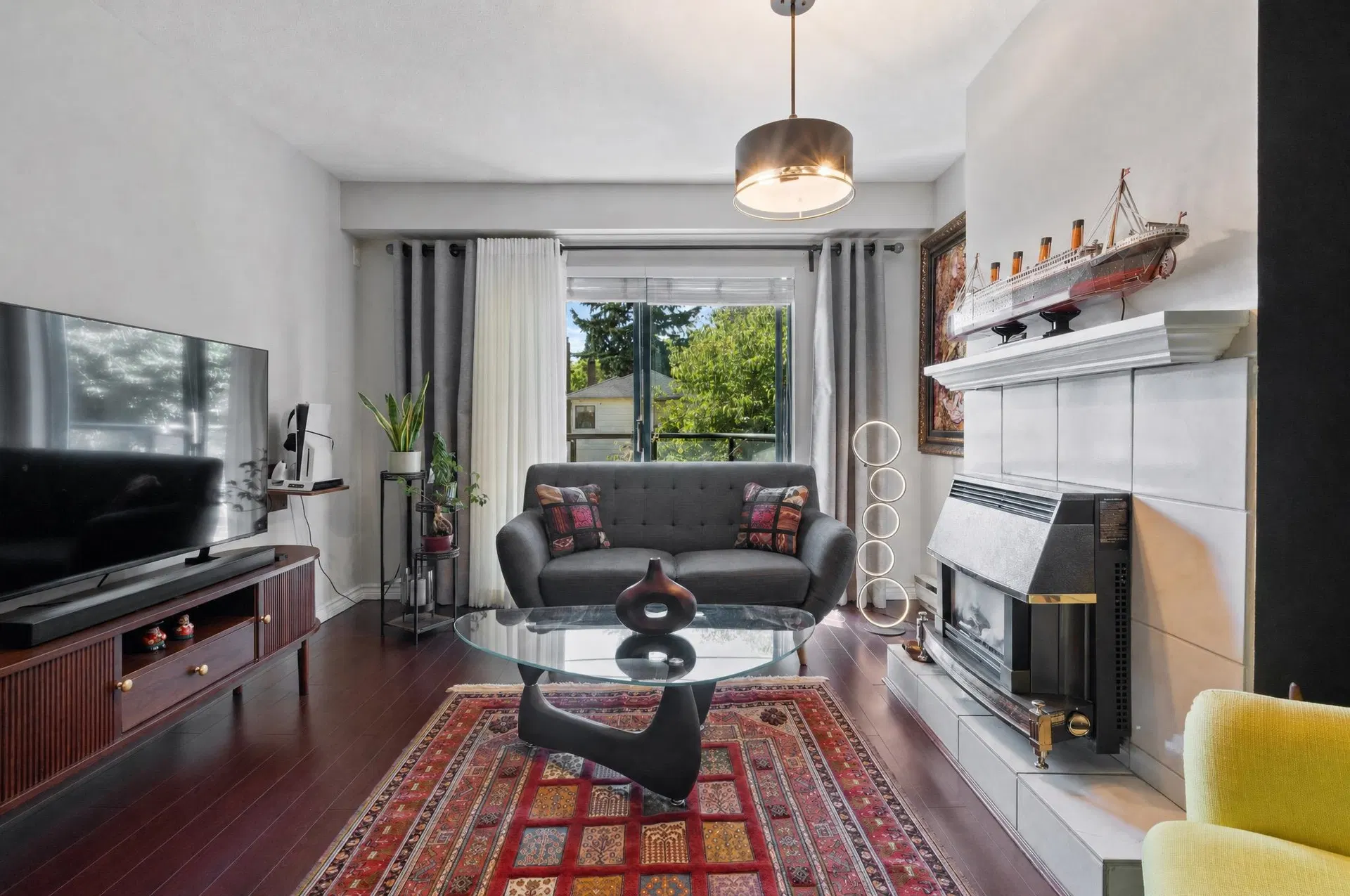 Photo 2 of 18 at #203 – 988 W 16th Avenue
