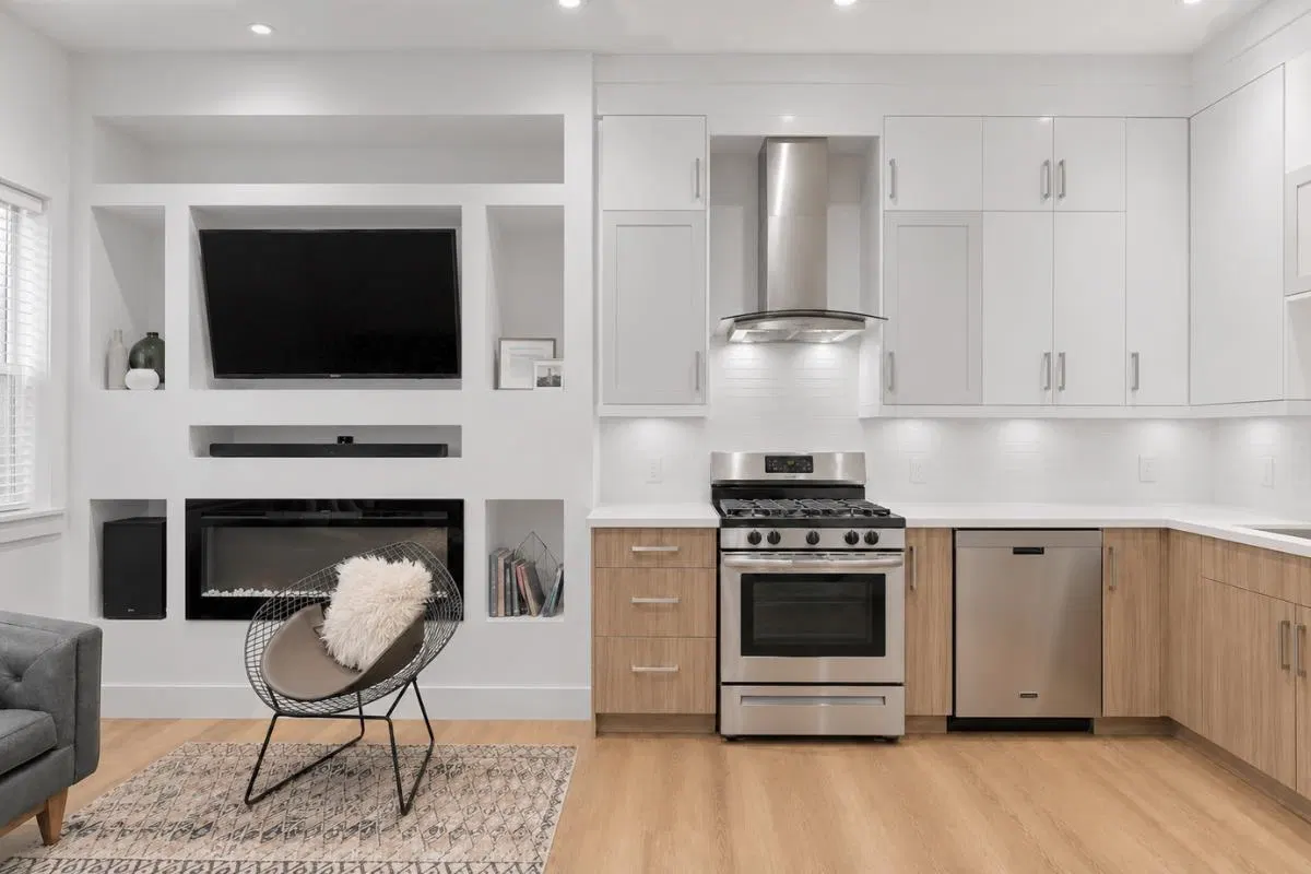 Photo 1 of 27 at #2 – 1136 E Pender Street