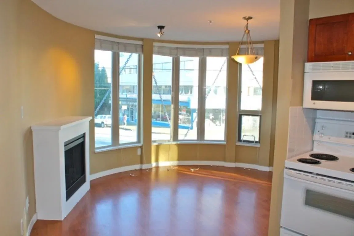 Photo 3 of 12 at #209 – 3089 Oak Street