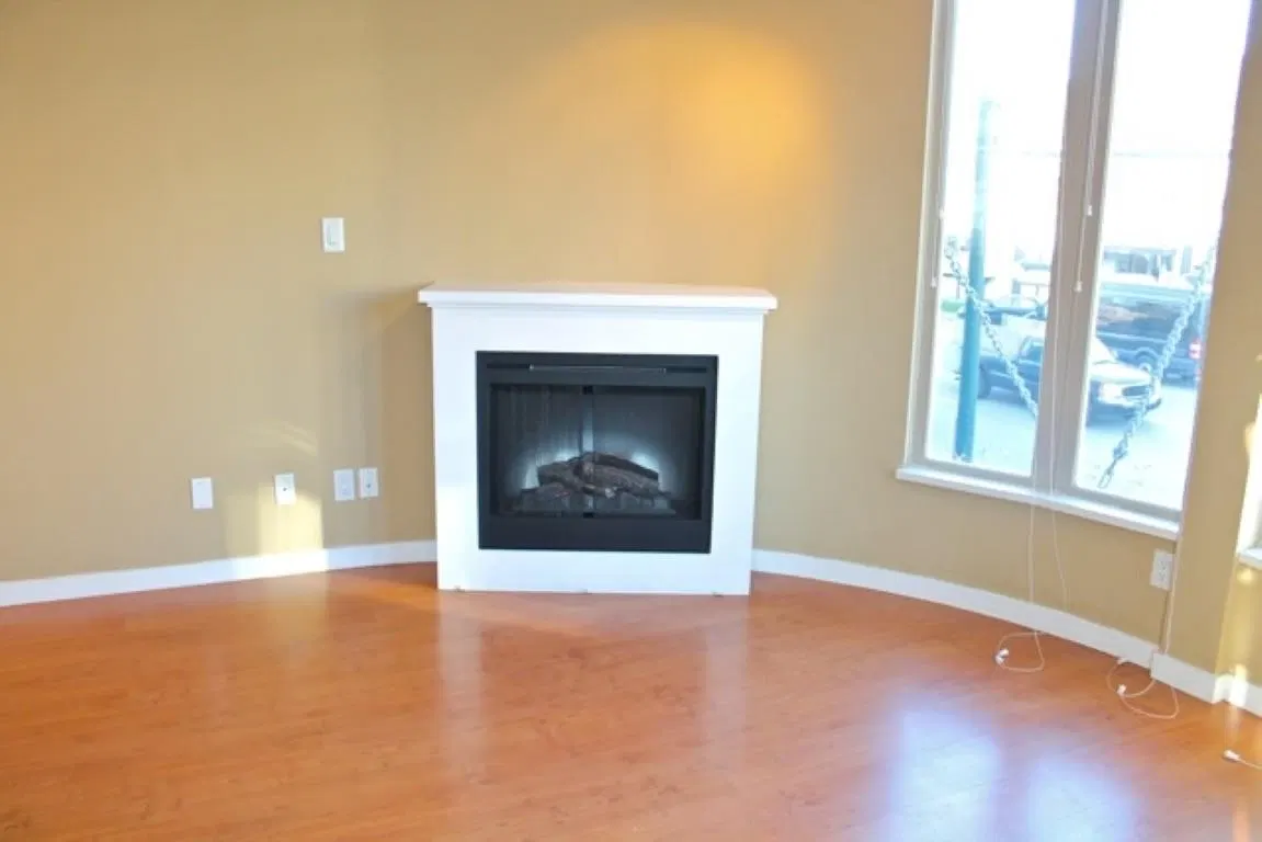 Photo 4 of 12 at #209 – 3089 Oak Street