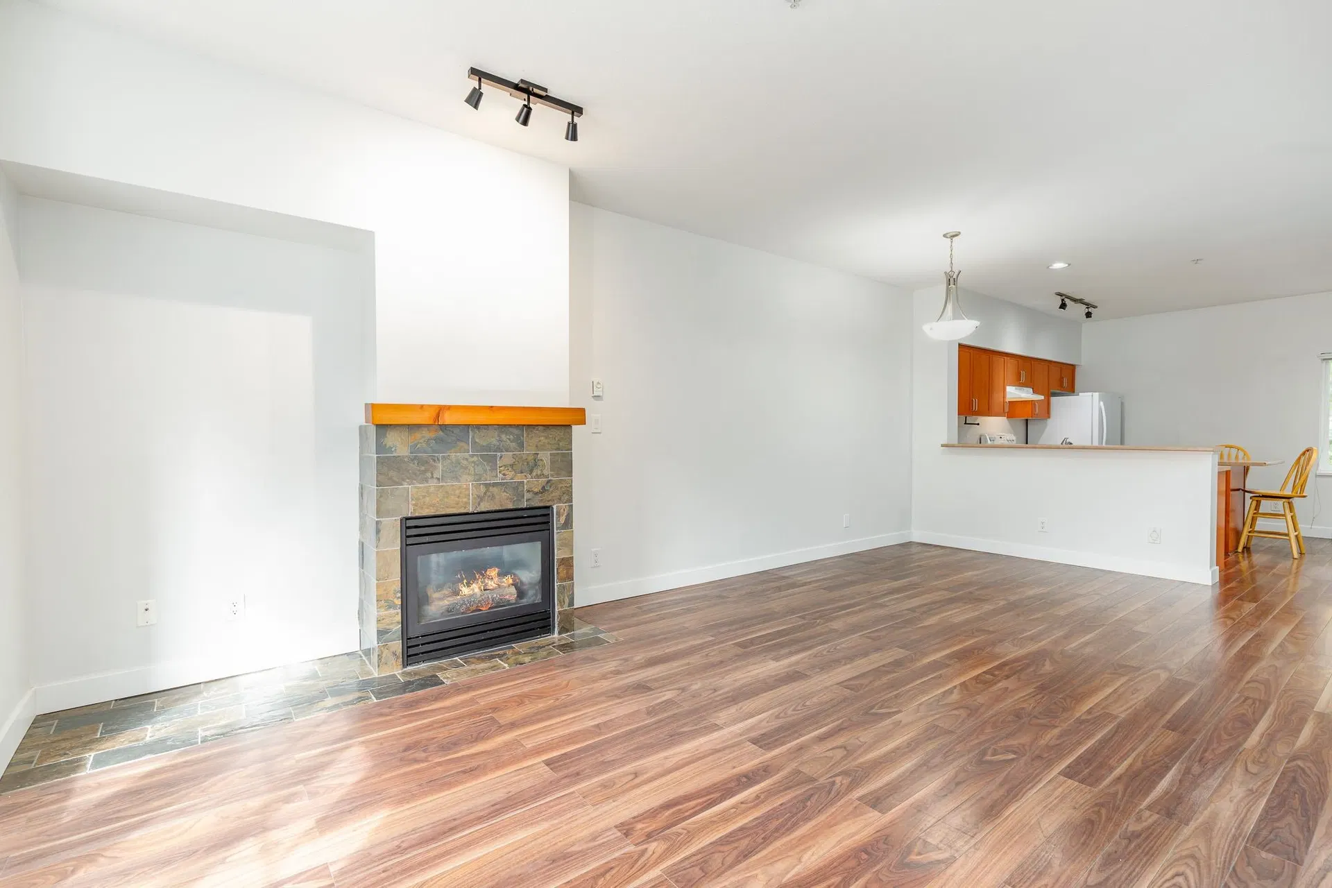 Photo 3 of 26 at #42 – 1800 Mamquam Road