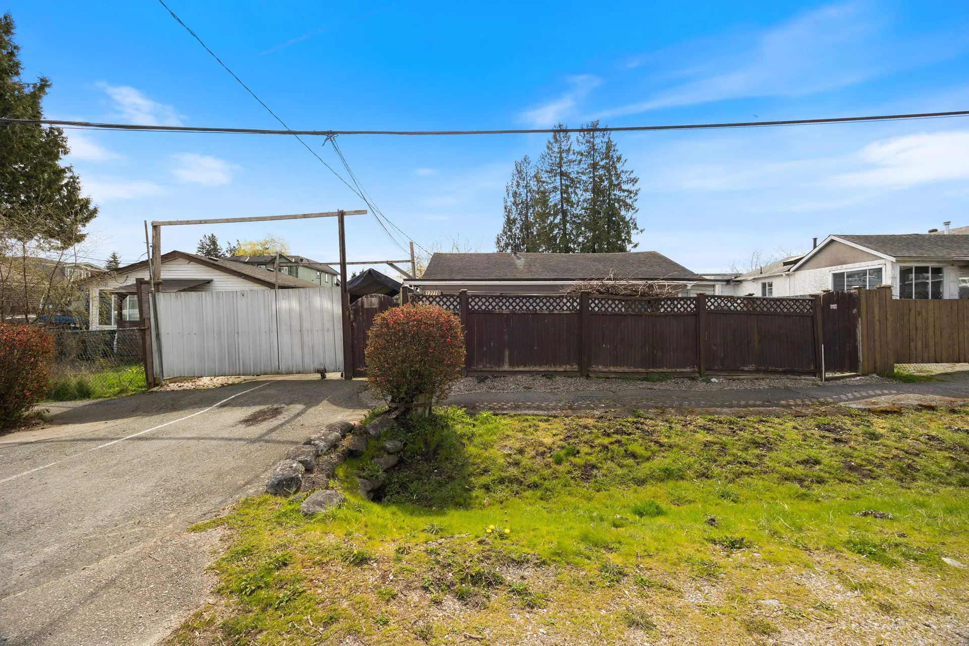Photo 3 of 39 at 12710 113b Avenue