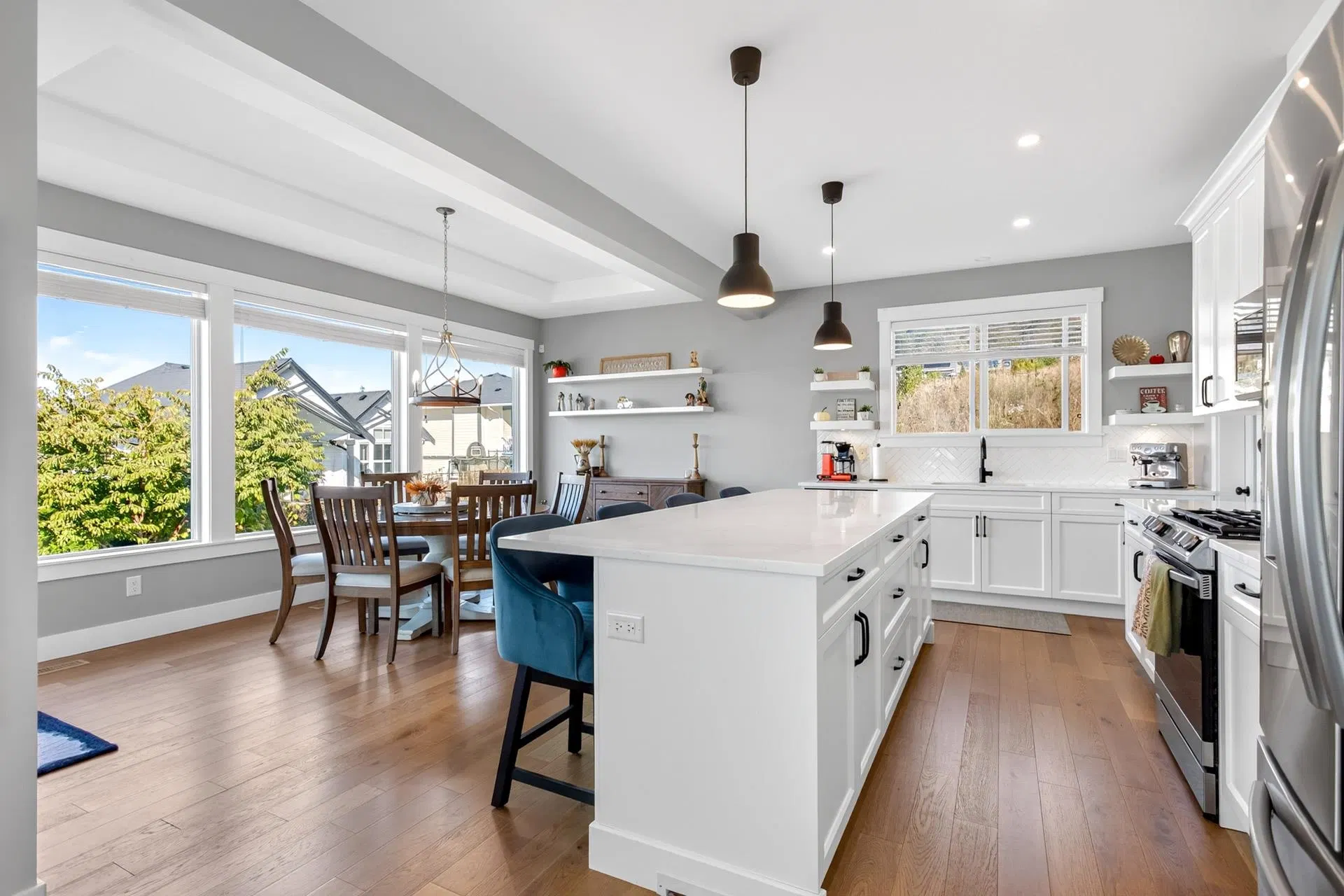 Photo 4 of 40 at 51067 Coleraine Avenue
