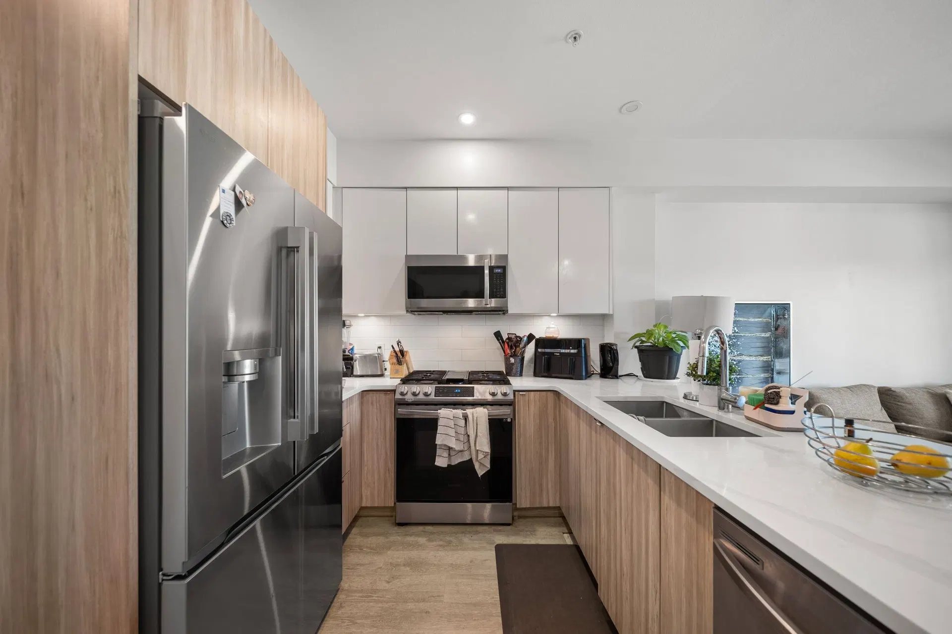 Photo 4 of 25 at #410 – 2649 James Street