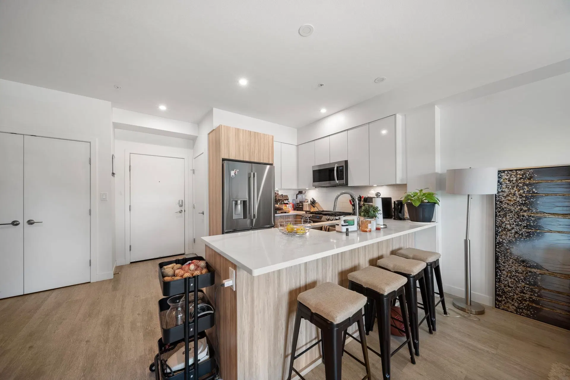 Photo 5 of 25 at #410 – 2649 James Street