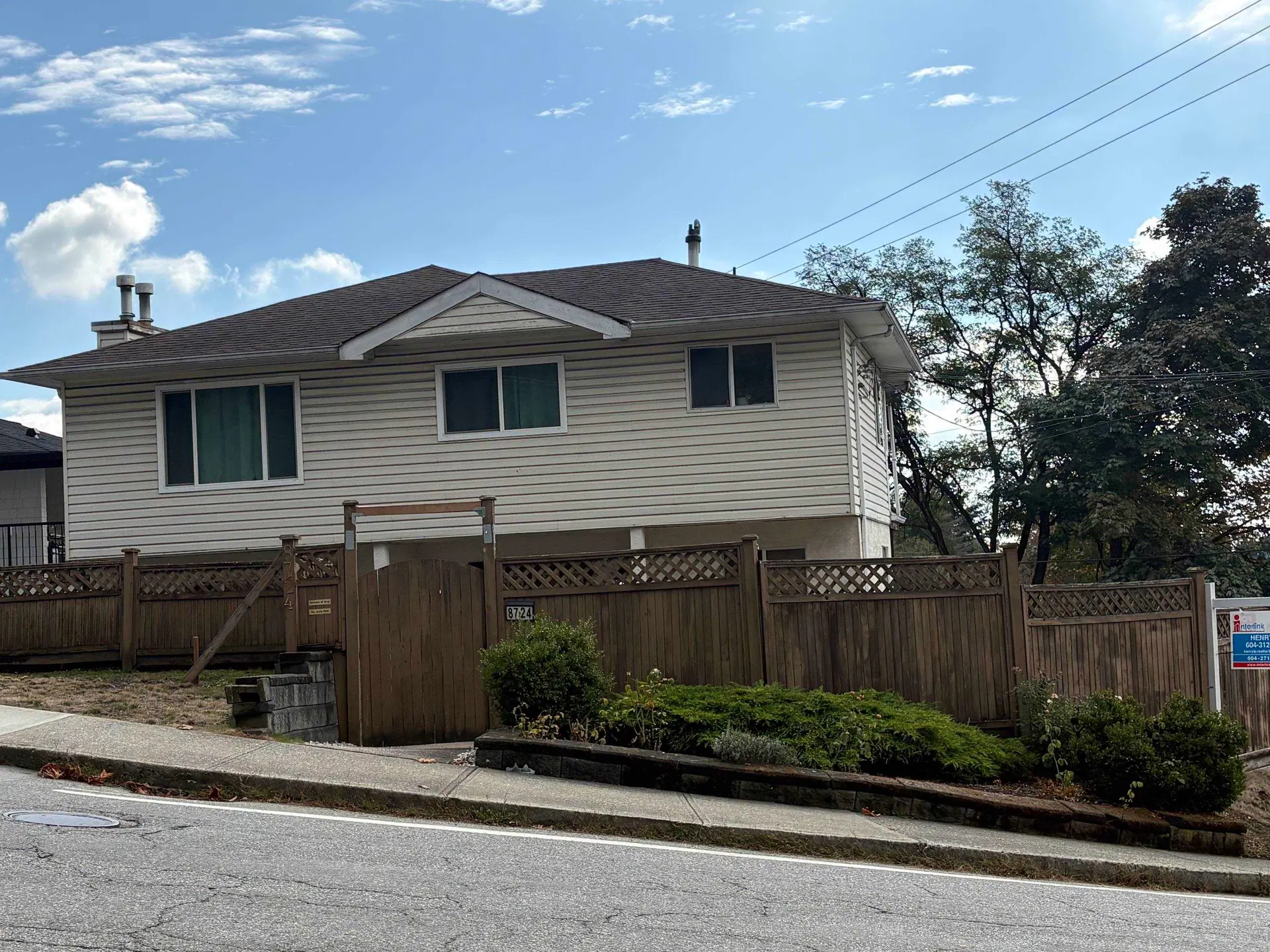 Photo 4 of 33 at 8724 Gilley Avenue