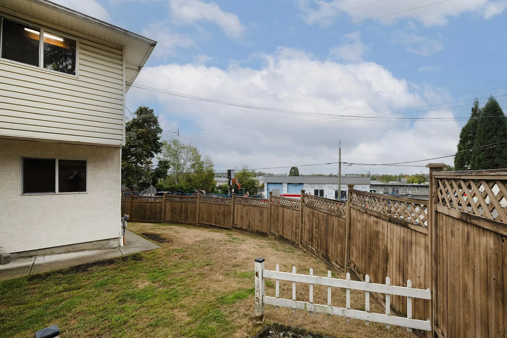 Photo 5 of 33 at 8724 Gilley Avenue