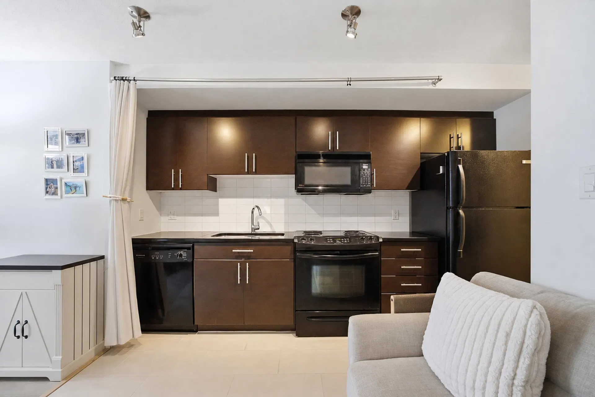 Photo 3 of 11 at #508 – 575 Delestre Avenue