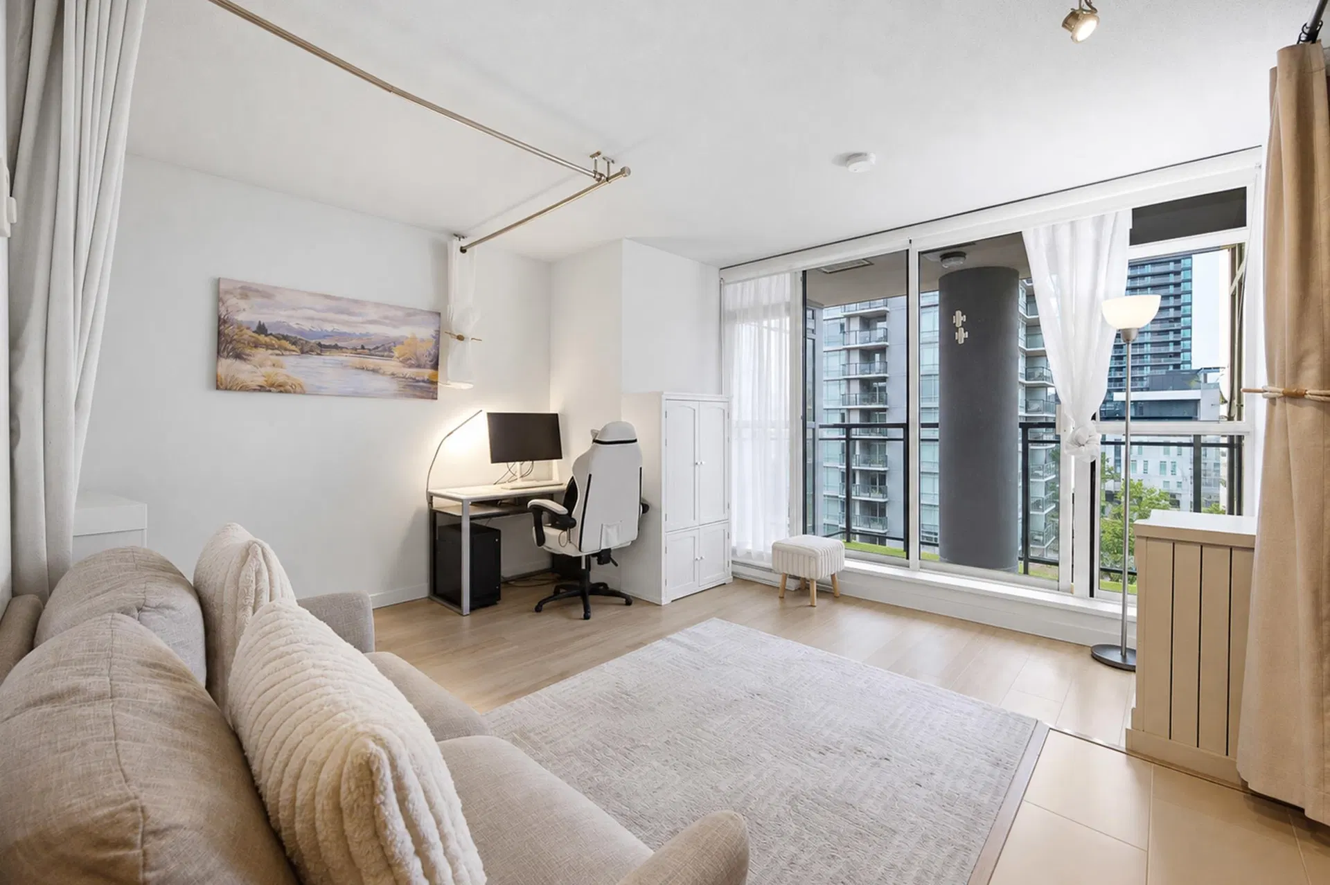 Photo 5 of 11 at #508 – 575 Delestre Avenue
