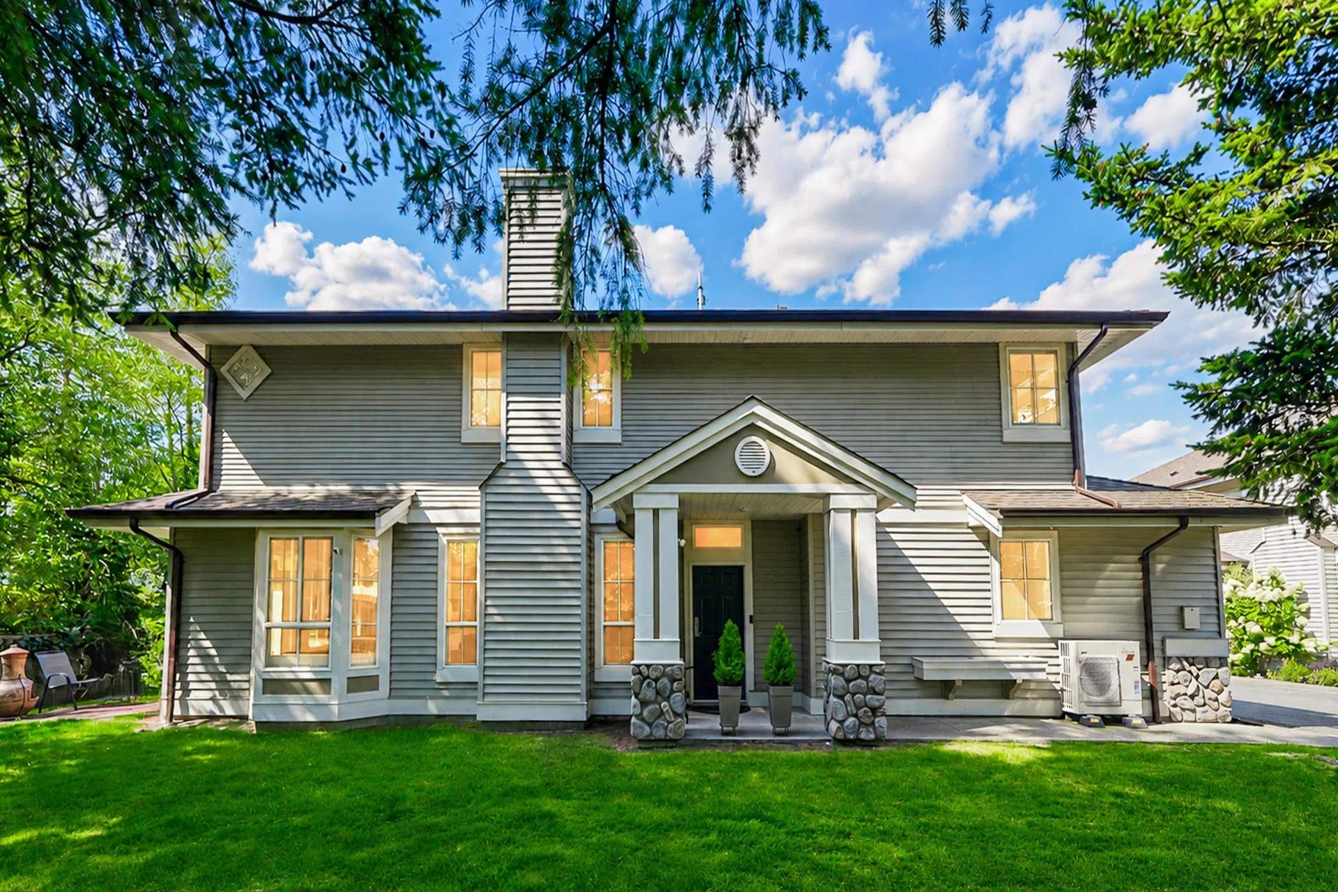 Photo 4 of 40 at #18 – 6950 120 Street