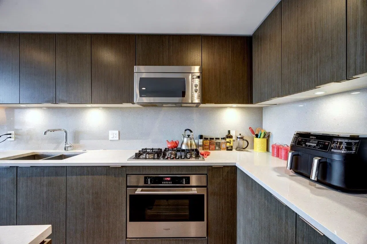 Photo 5 of 19 at #908 – 125 E 14th Street