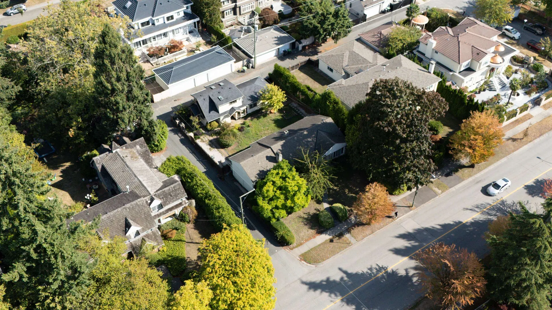 Photo 4 of 40 at 1441 W 49th Avenue