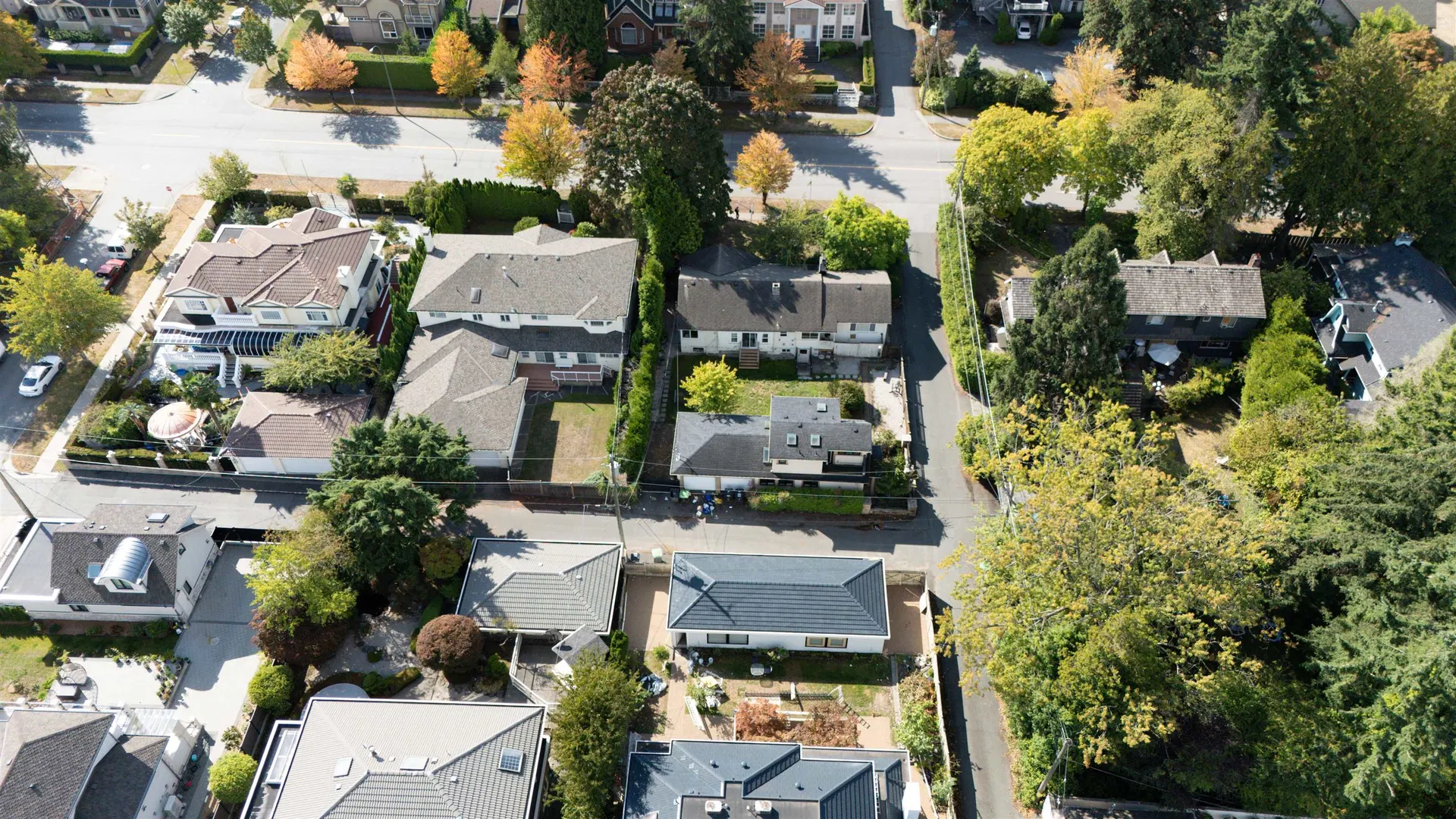 Photo 5 of 40 at 1441 W 49th Avenue