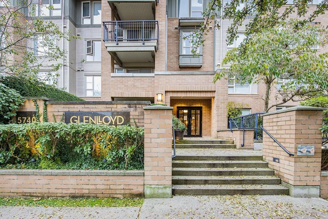 Photo 2 of 33 at #212 – 5740 Toronto Road