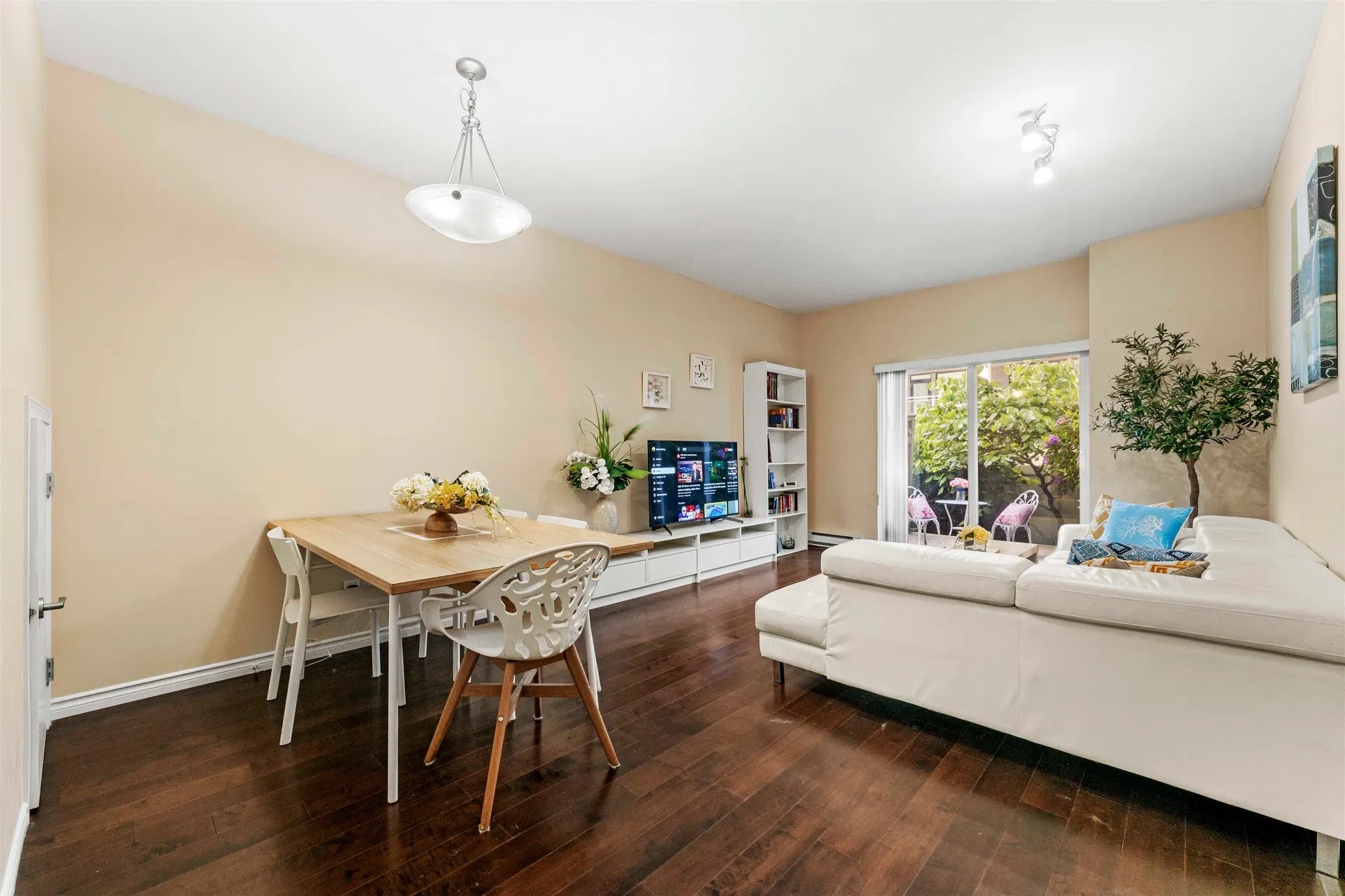Photo 5 of 26 at #13 – 621 Langside Avenue