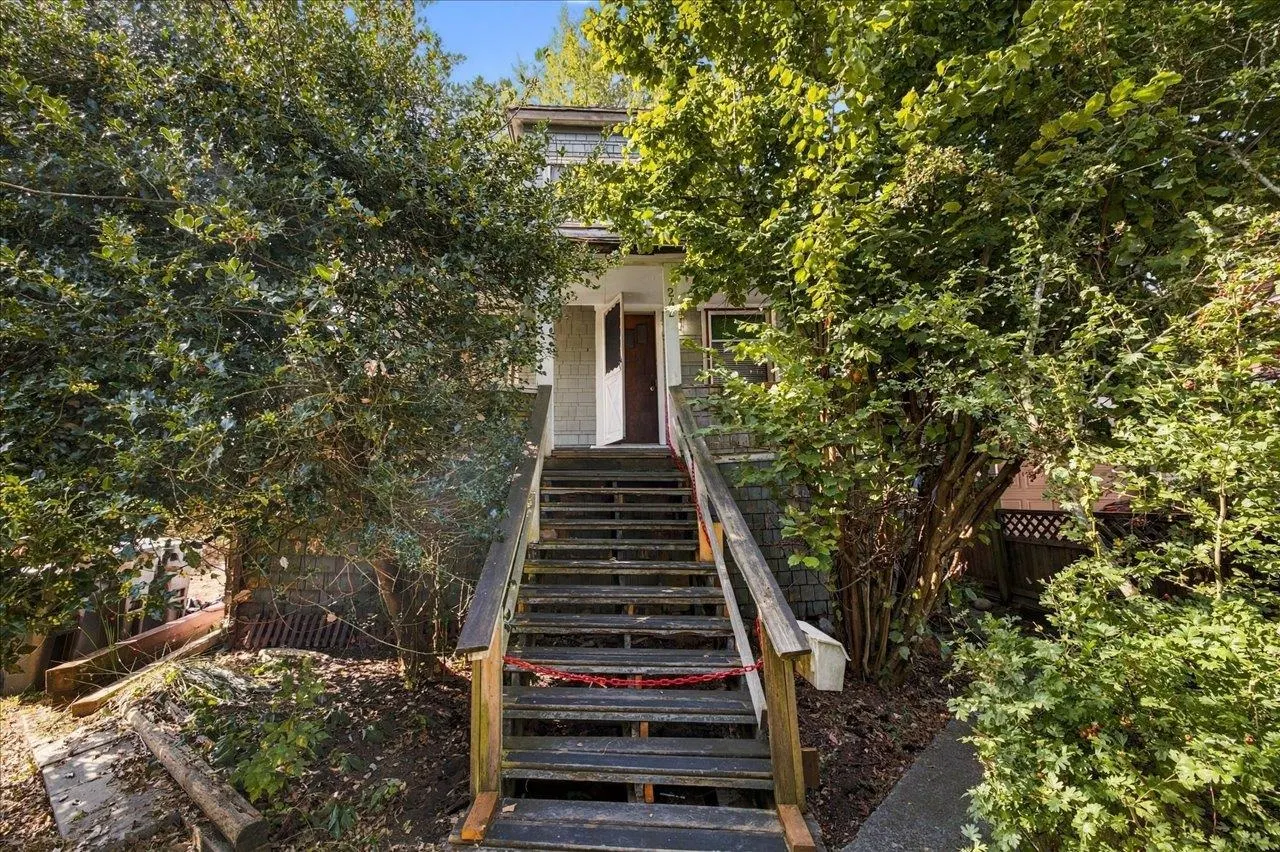 Photo 2 of 34 at 242 N Boyne Street