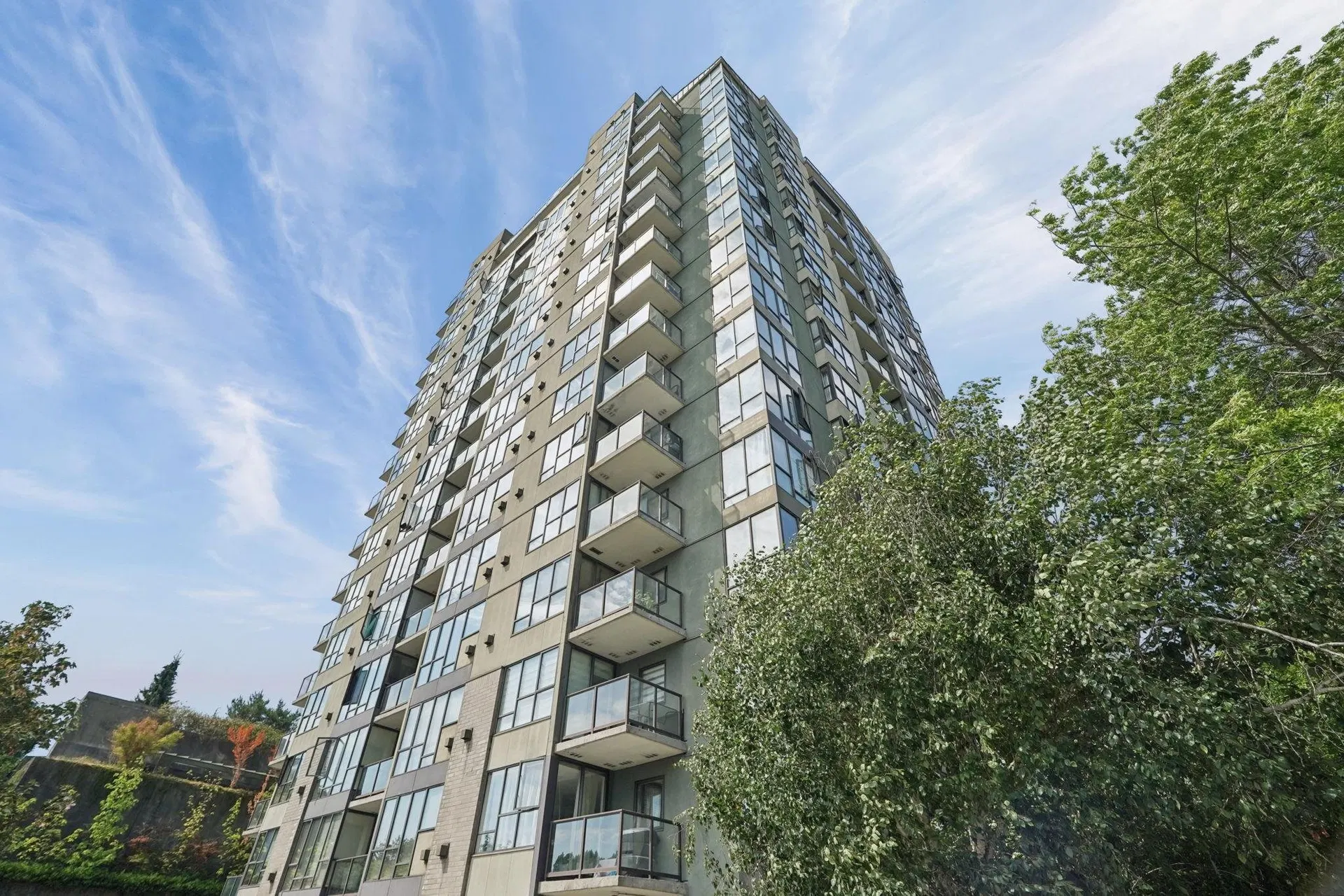 Photo 4 of 37 at #1006 – 8180 Granville Avenue