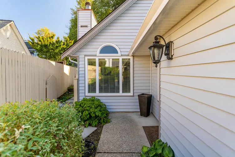 Photo 5 of 32 at #71 – 2865 Glen Drive