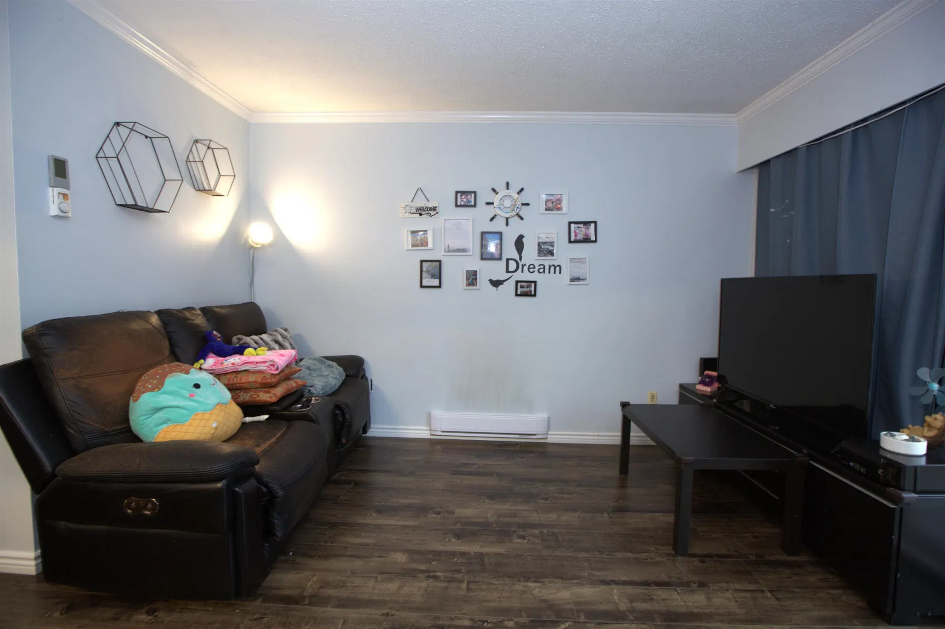 Photo 4 of 18 at #20 – 10940 Springmont Drive