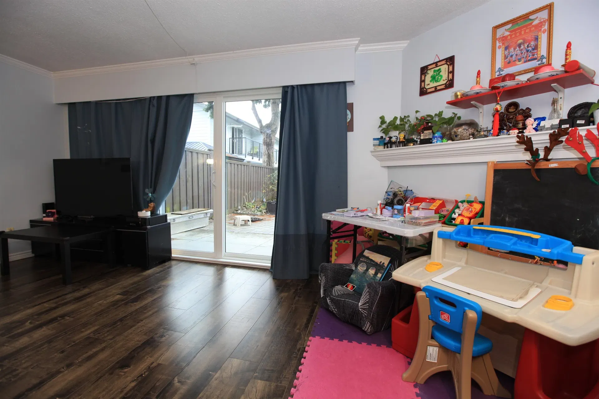 Photo 5 of 18 at #20 – 10940 Springmont Drive