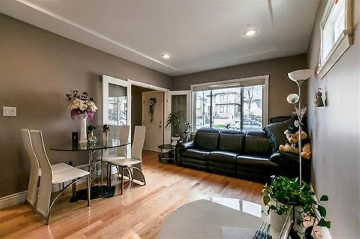Photo 4 of 19 at 586 E 60th Avenue