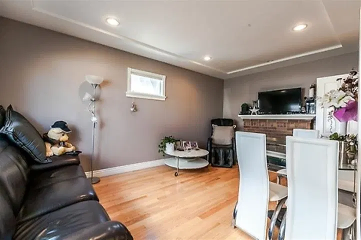 Photo 5 of 19 at 586 E 60th Avenue