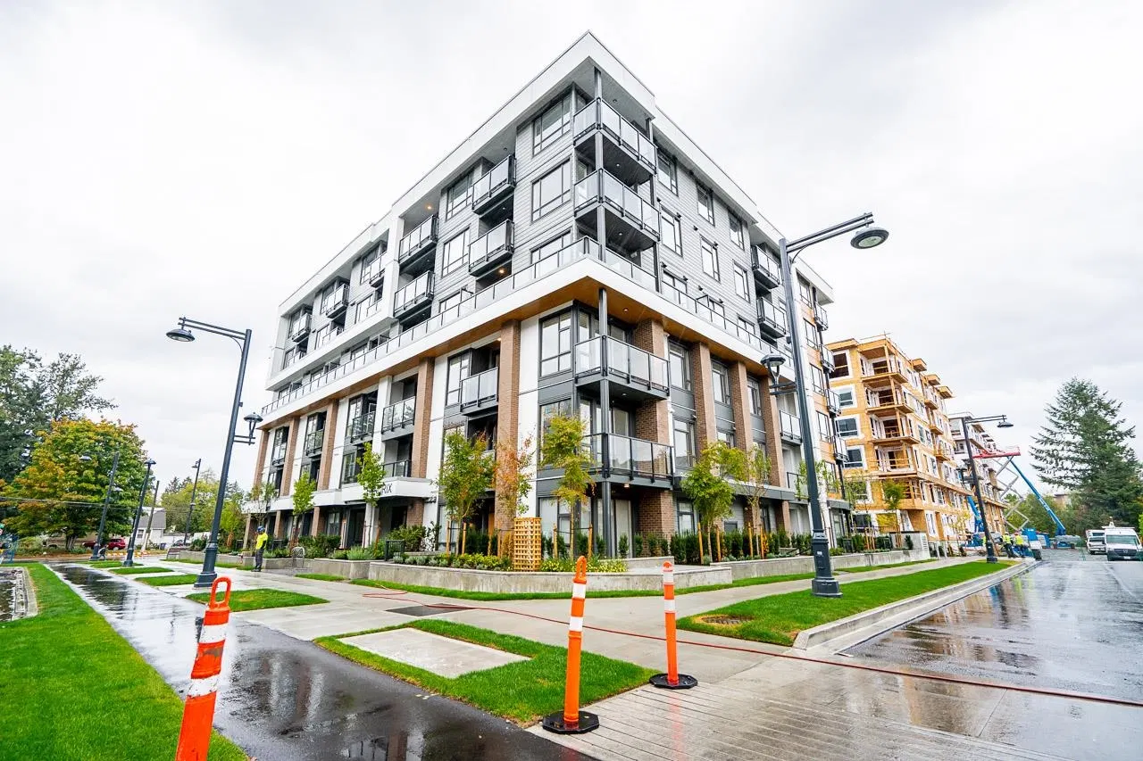 Photo 3 of 26 at #405 – 10778 138 Street